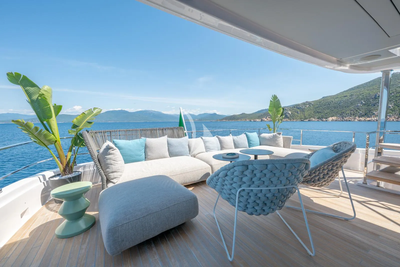 BIZMAN Charter Yacht