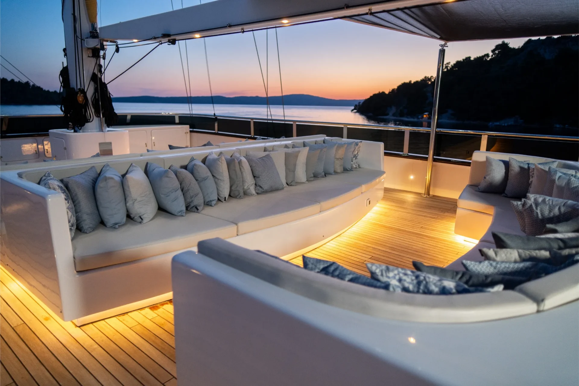 ANIMA MARIS Charter Yacht