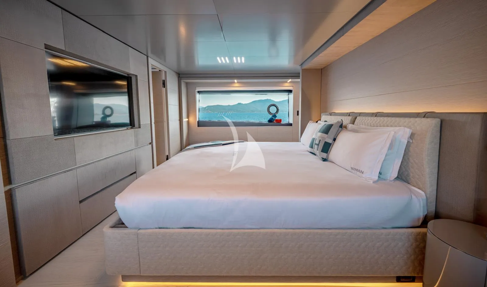 BIZMAN Charter Yacht