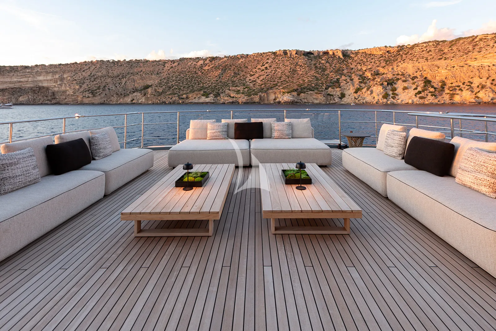 PAPER MOON Charter Yacht
