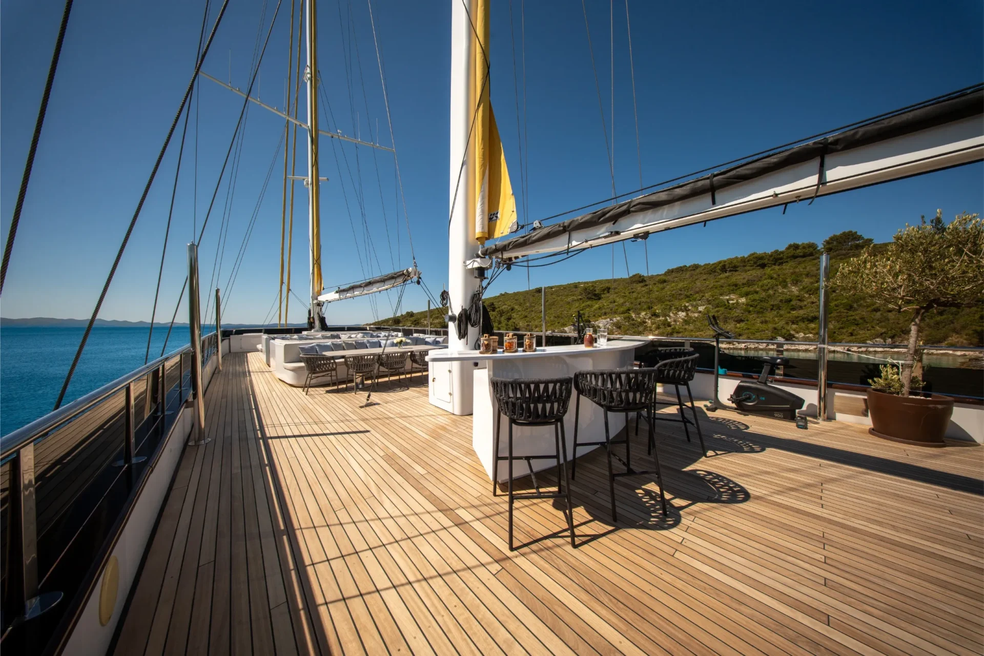 ANIMA MARIS Charter Yacht