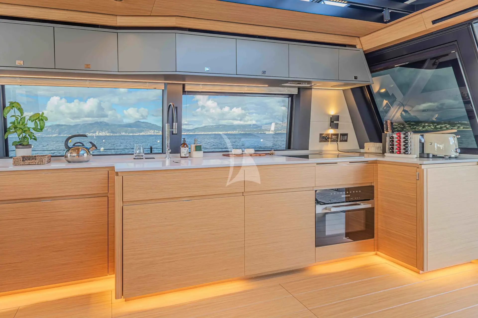GET LOST Charter Yacht