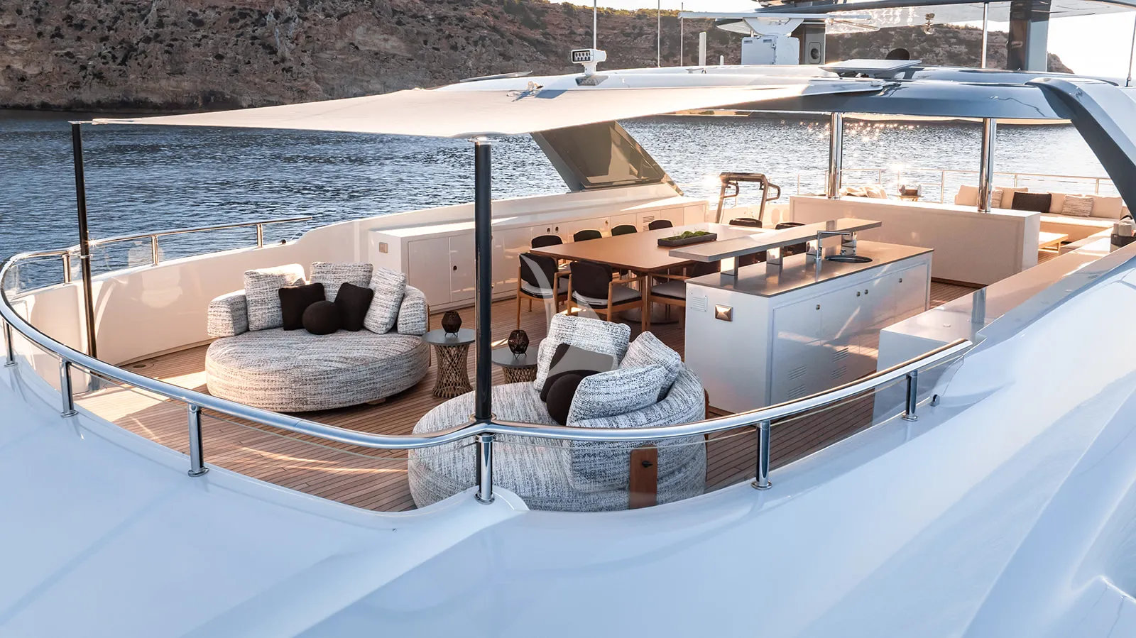 PAPER MOON Charter Yacht