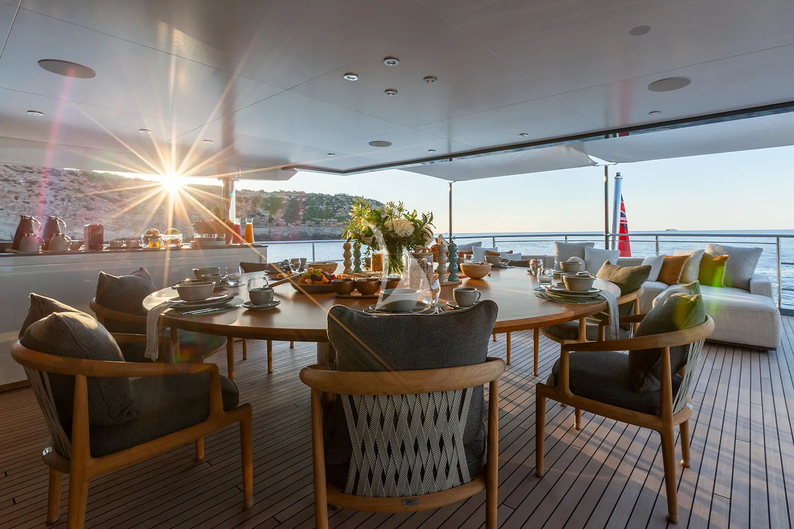 PAPER MOON Charter Yacht