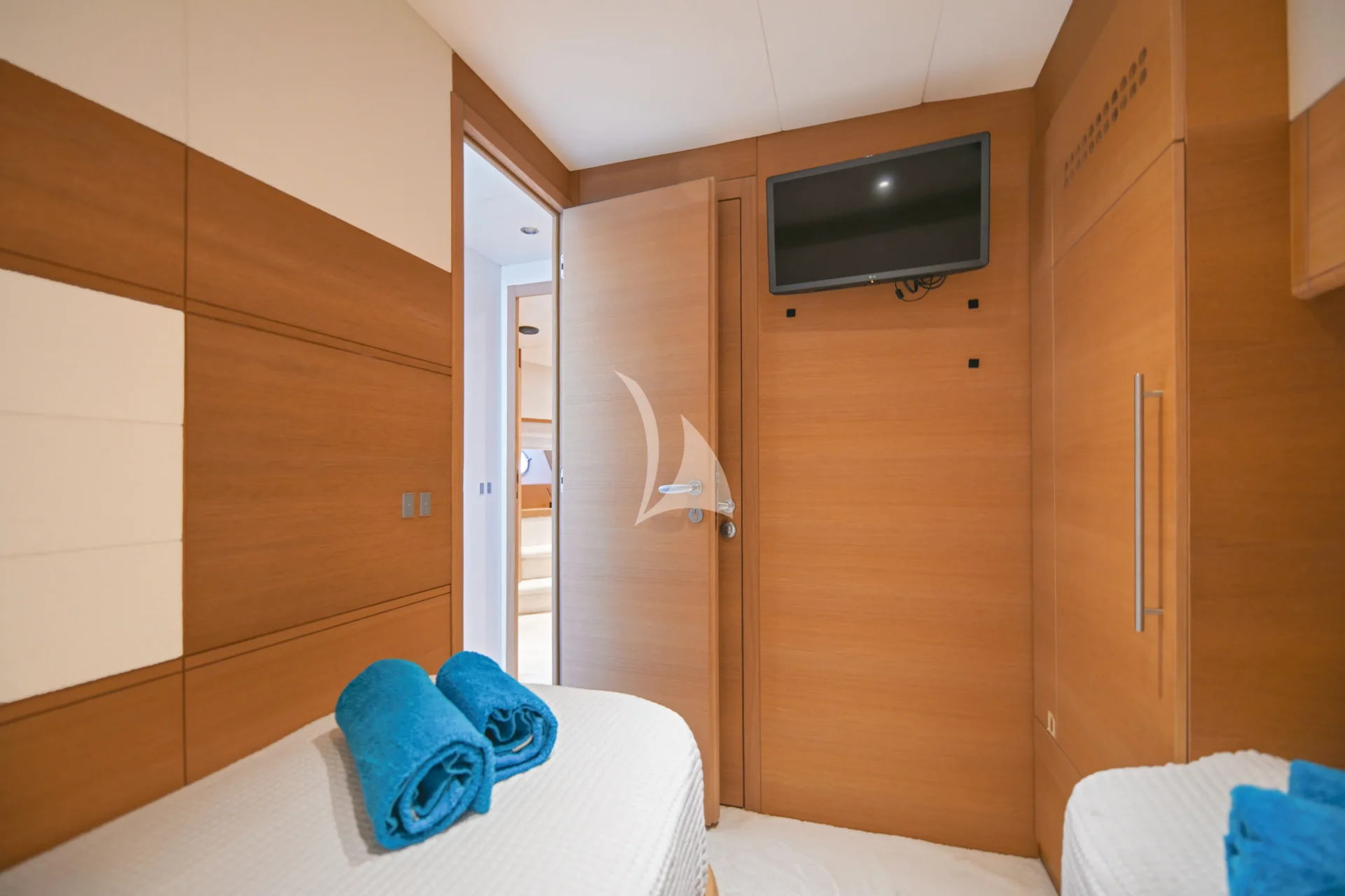 BLUEWAVE Charter Yacht
