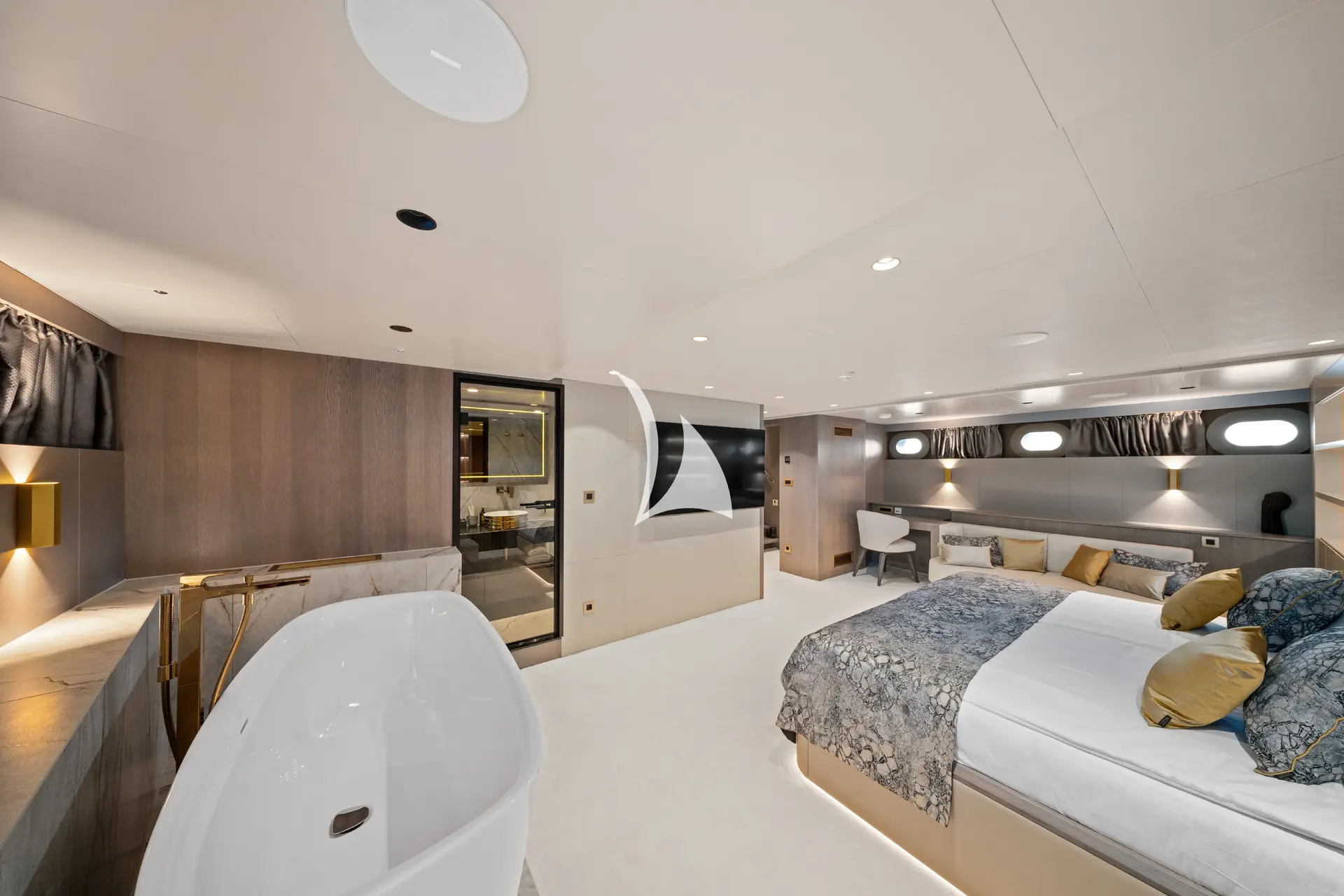 NOCTURNO Charter Yacht