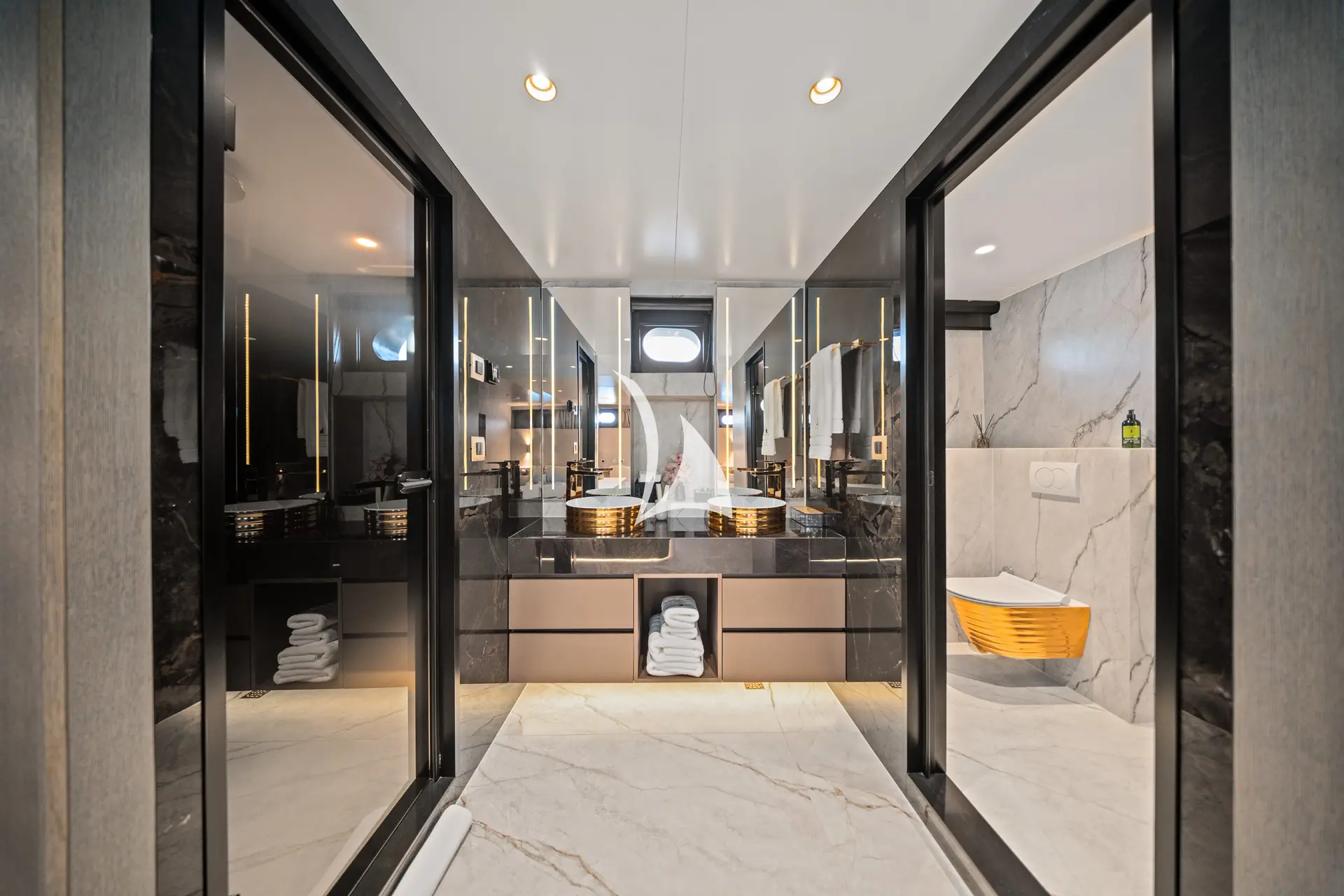 NOCTURNO Charter Yacht