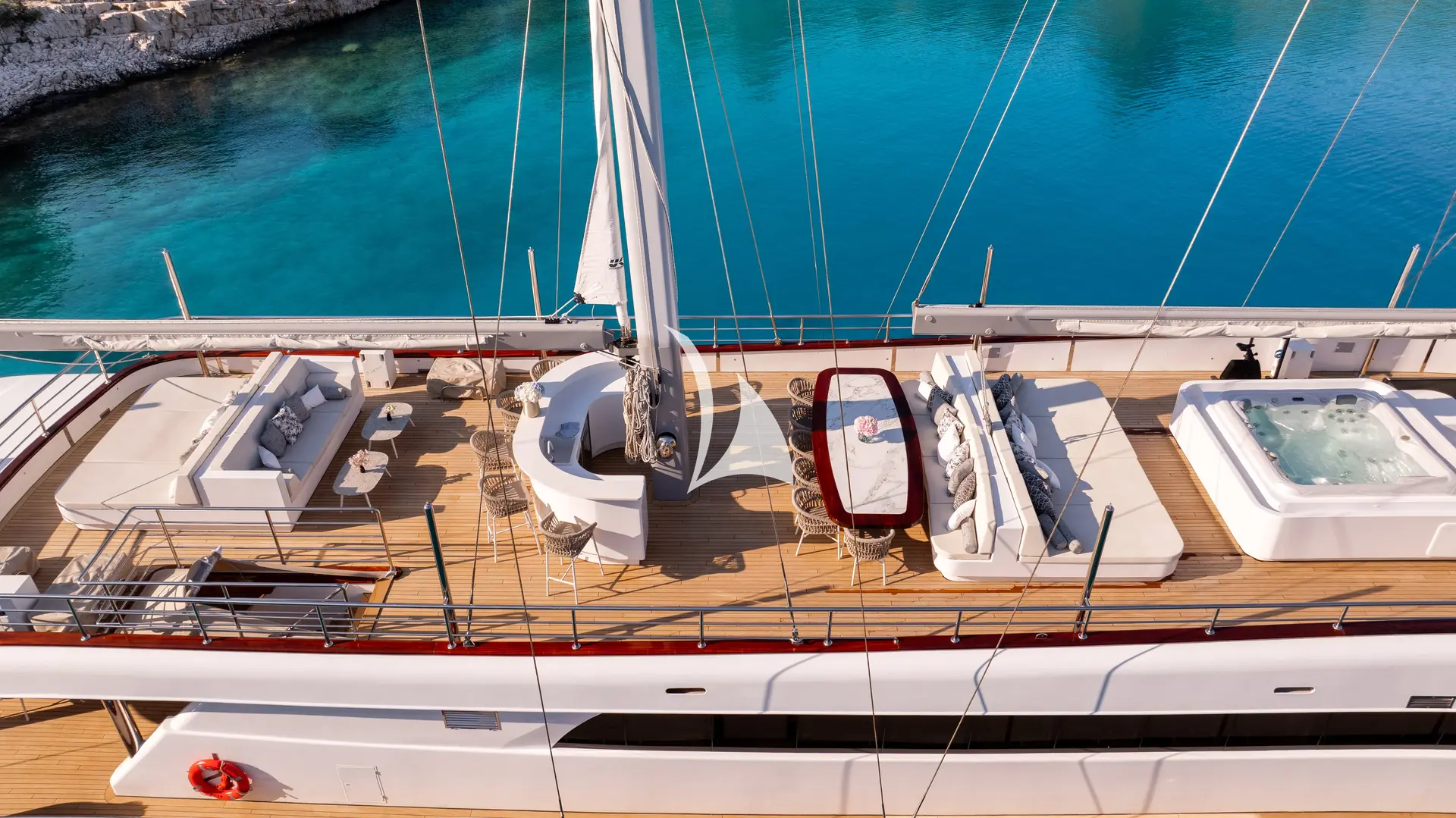 NOCTURNO Charter Yacht