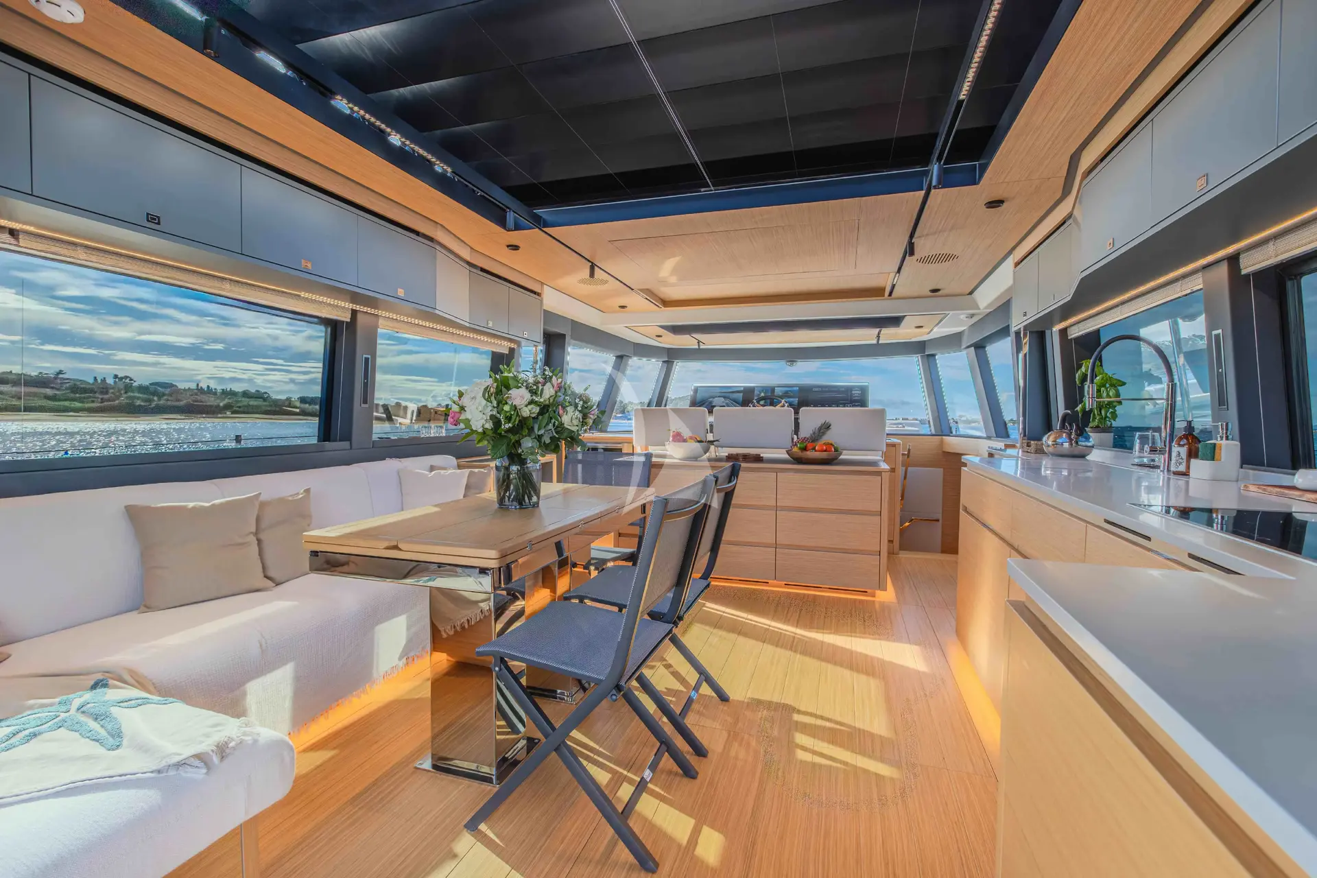 GET LOST Charter Yacht