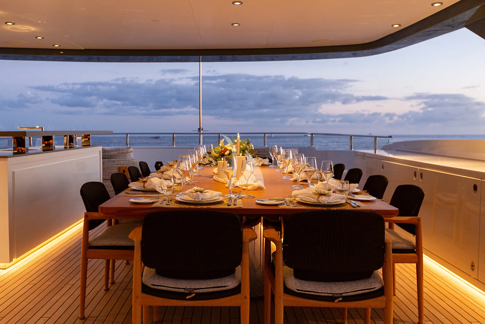 PAPER MOON Charter Yacht