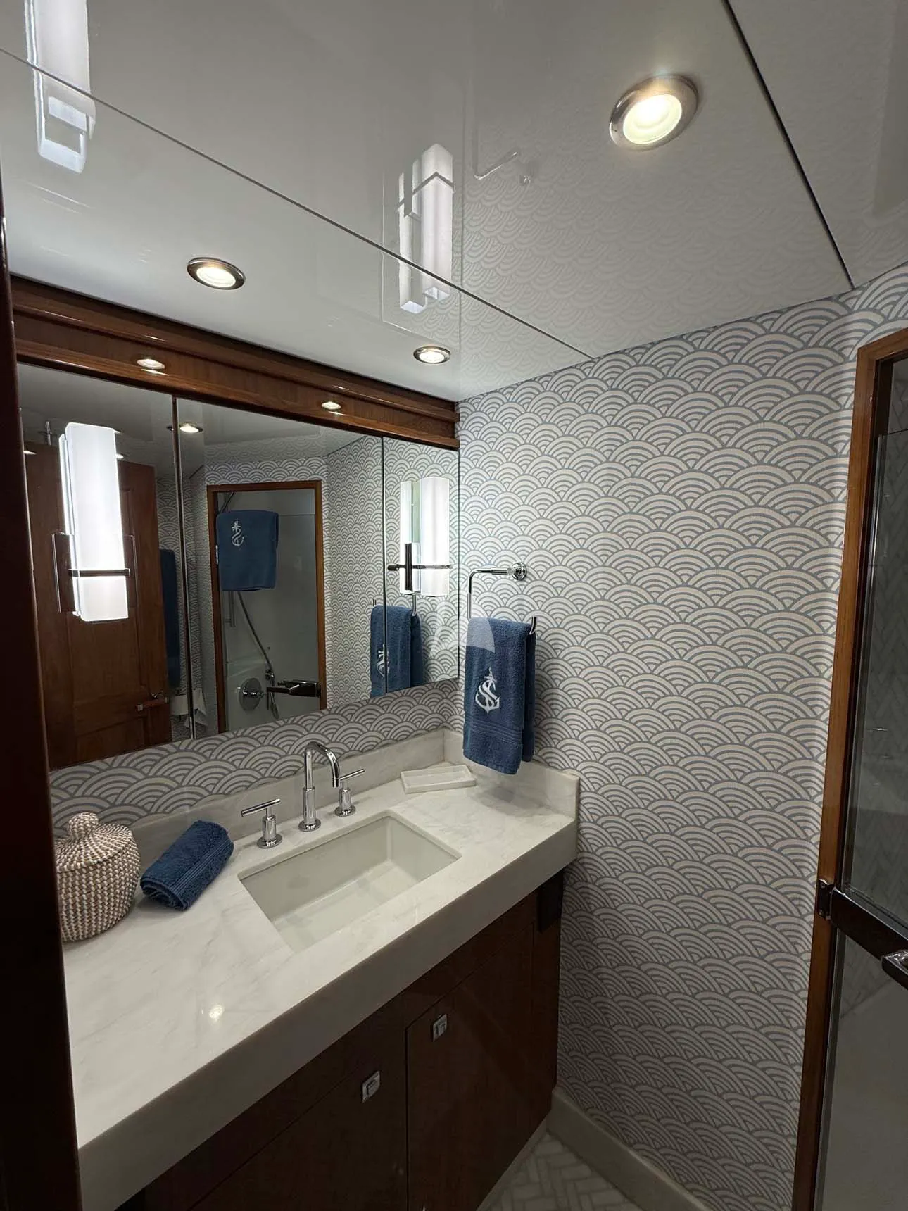 SOUTHERN SKY Charter Yacht