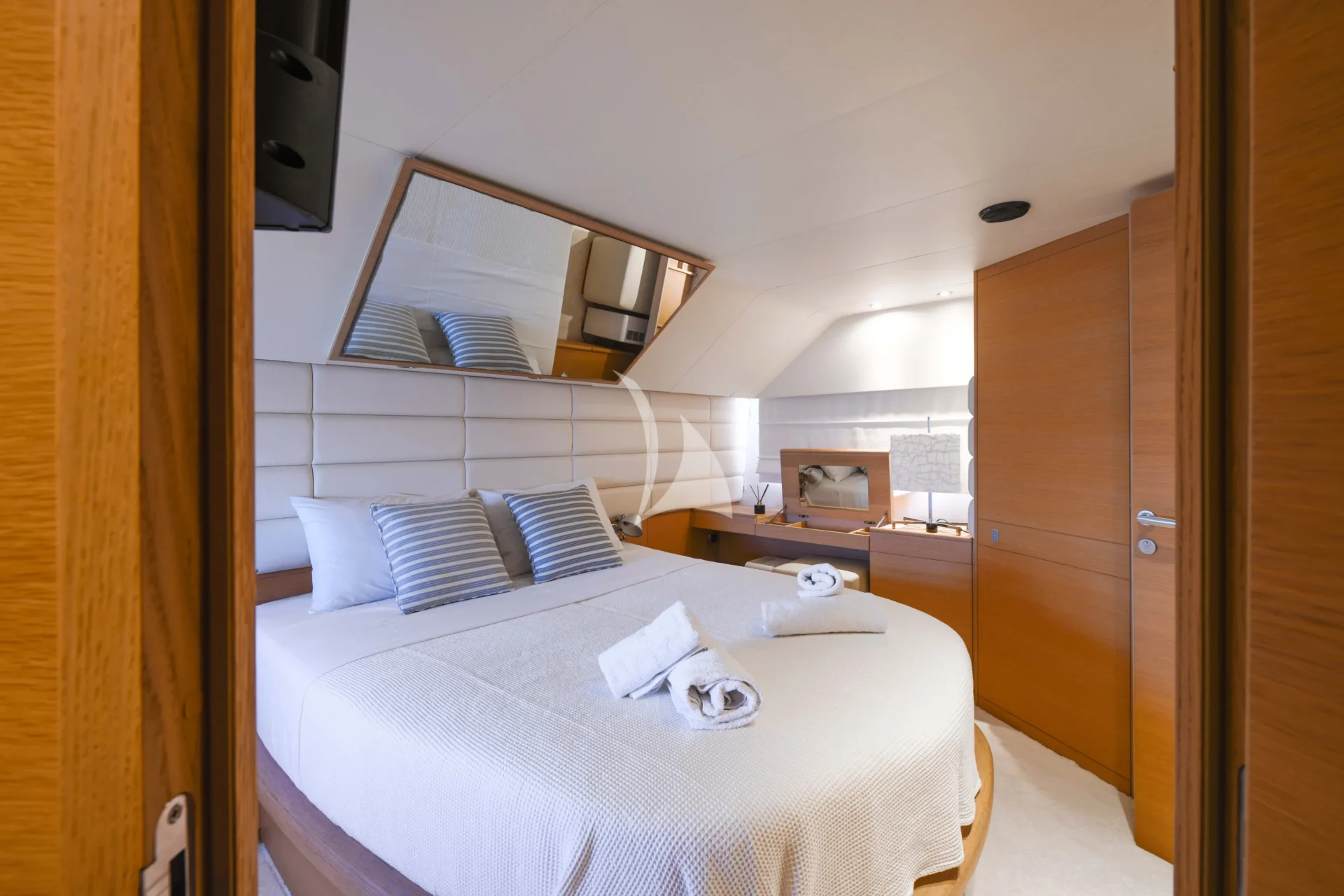 BLUEWAVE Charter Yacht