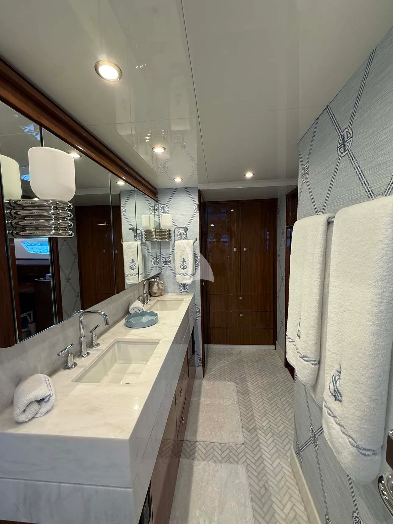 SOUTHERN SKY Charter Yacht