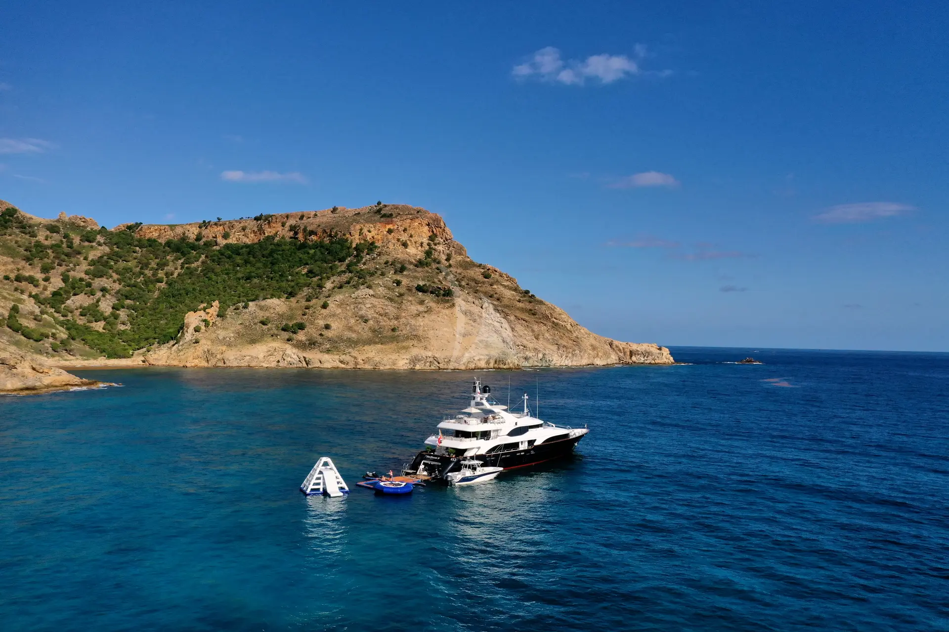 SEASCAPE V Charter Yacht