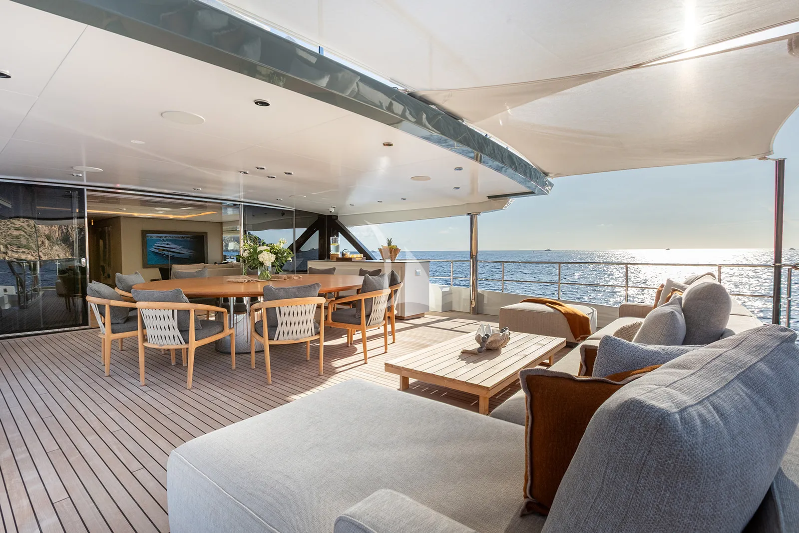 PAPER MOON Charter Yacht