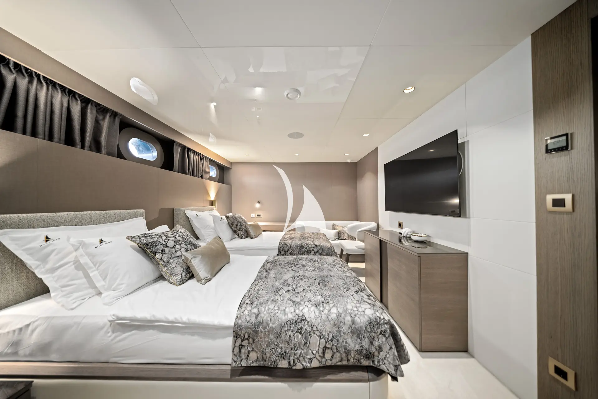 NOCTURNO Charter Yacht