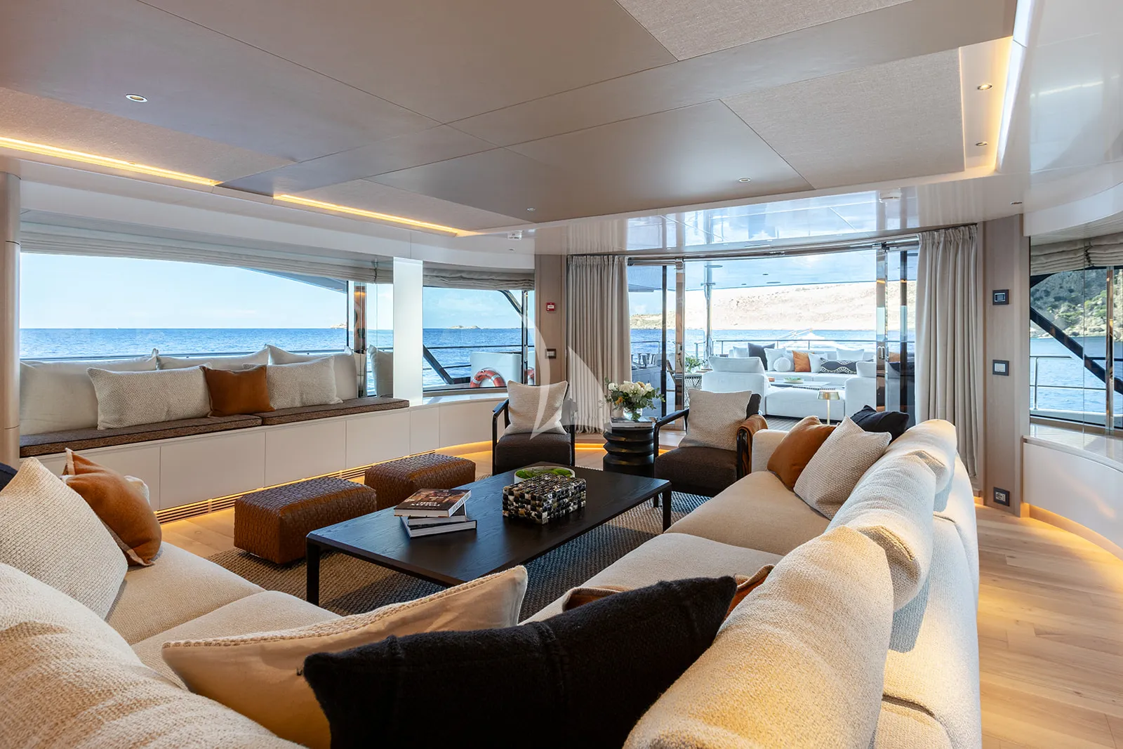 PAPER MOON Charter Yacht