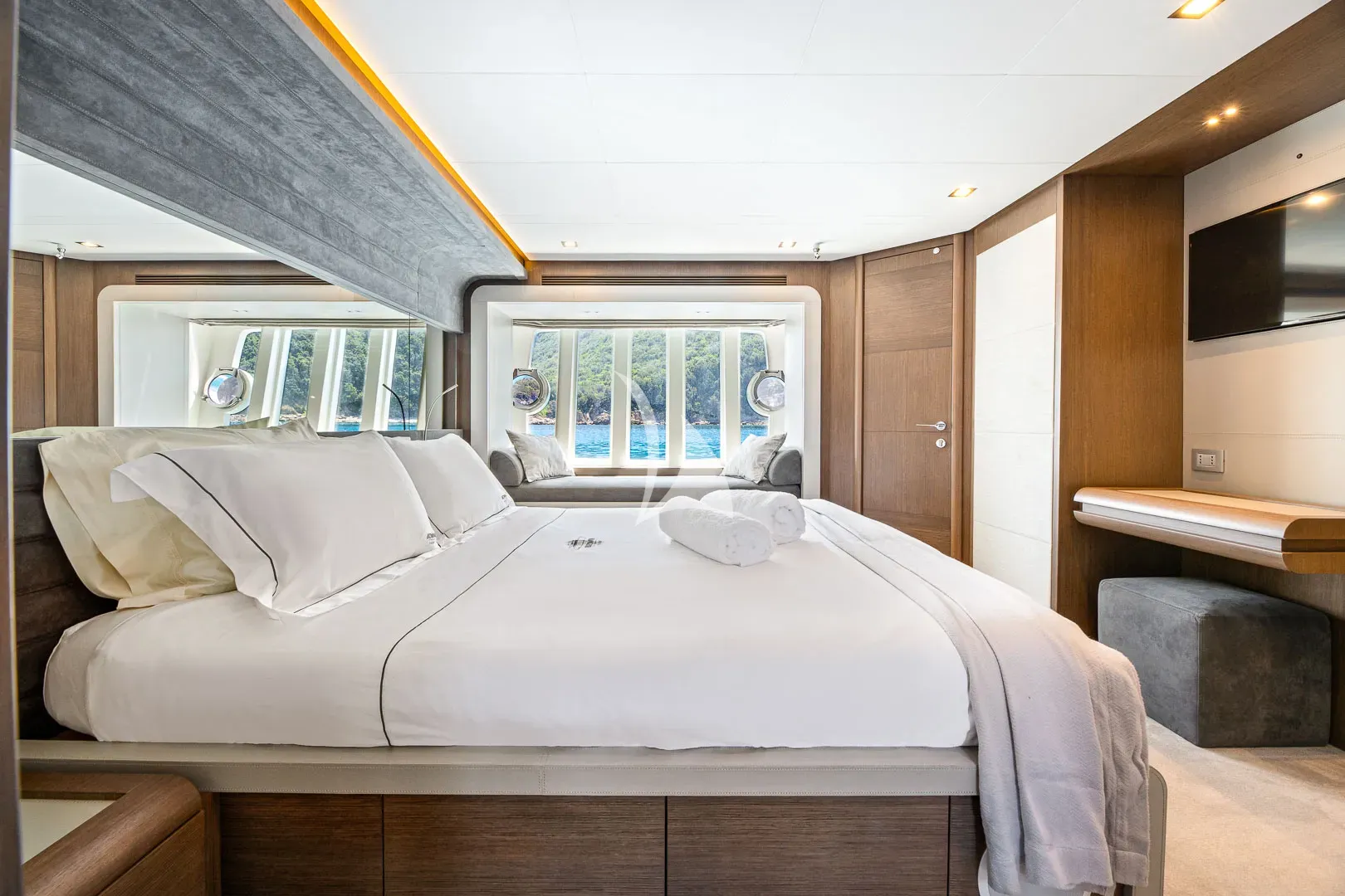 LEON Charter Yacht