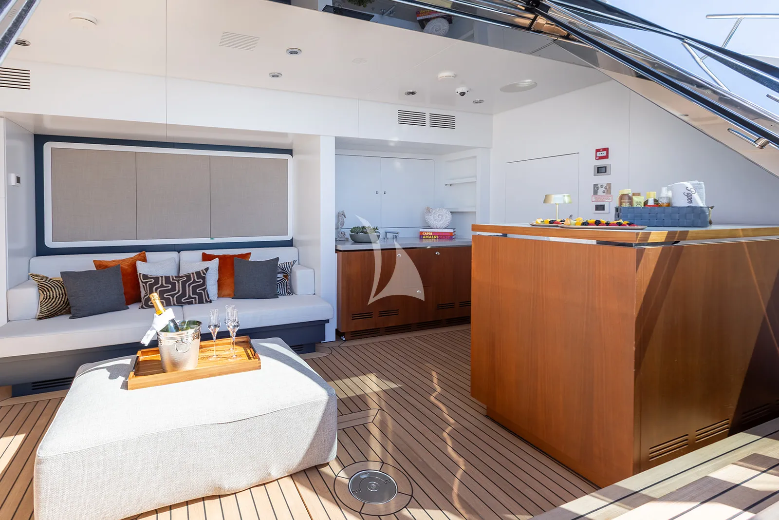PAPER MOON Charter Yacht