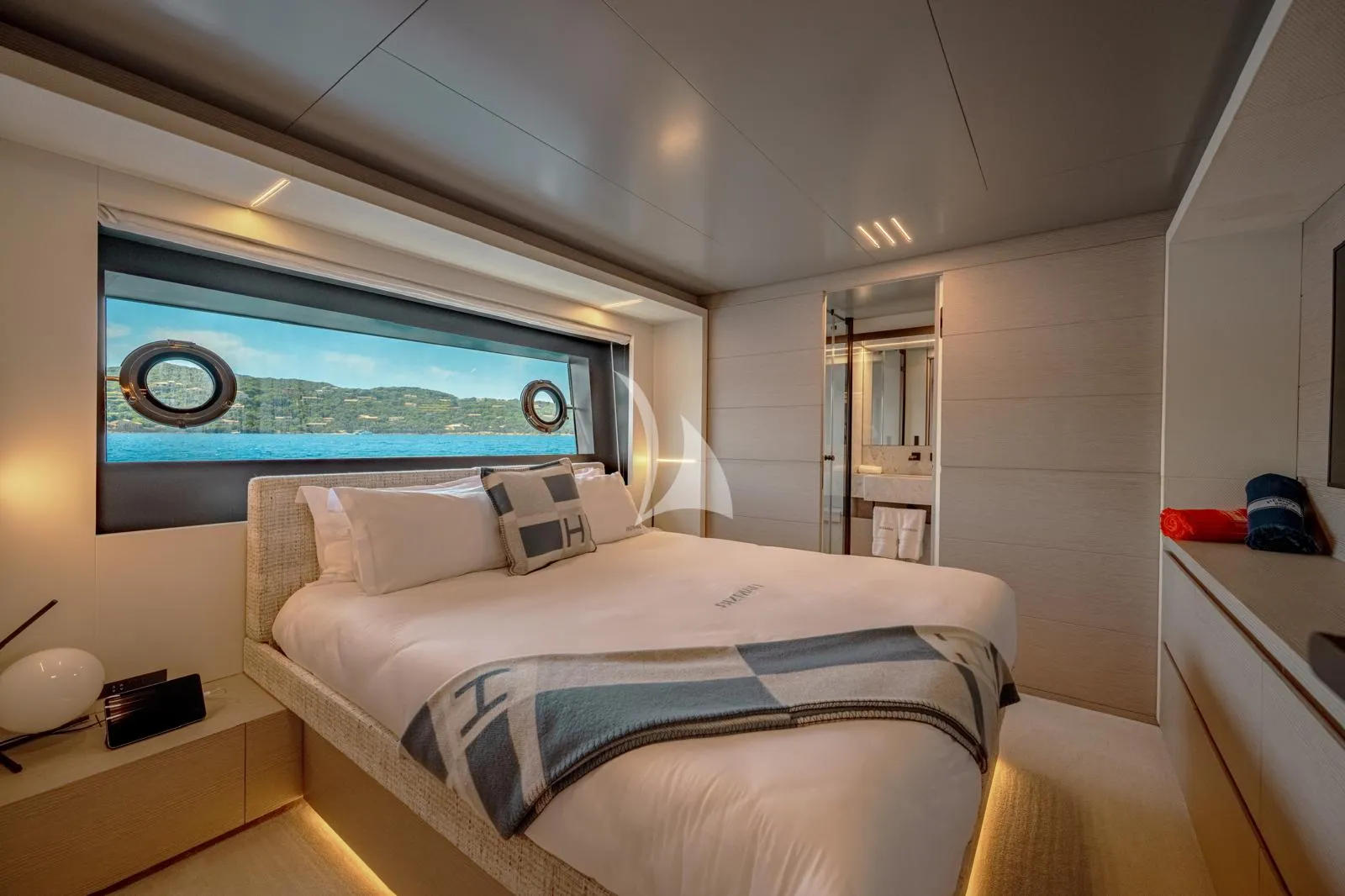 BIZMAN Charter Yacht