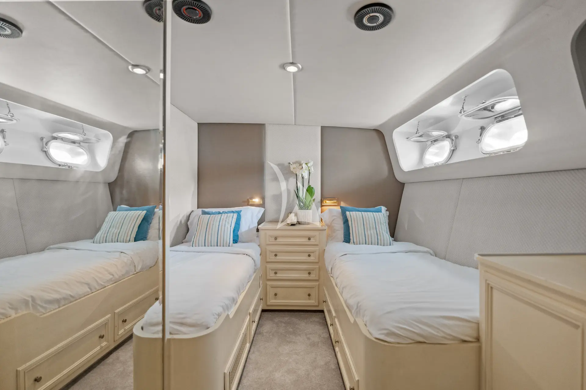 AVA Charter Yacht
