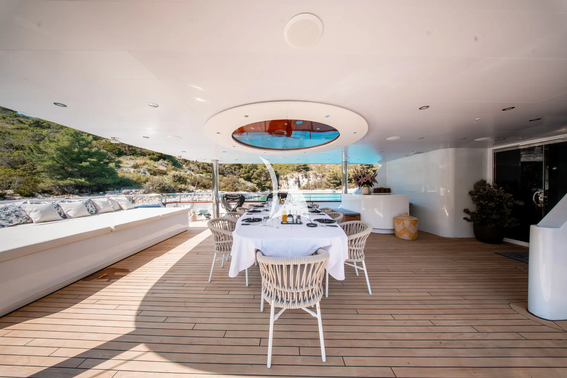 NOCTURNO Charter Yacht