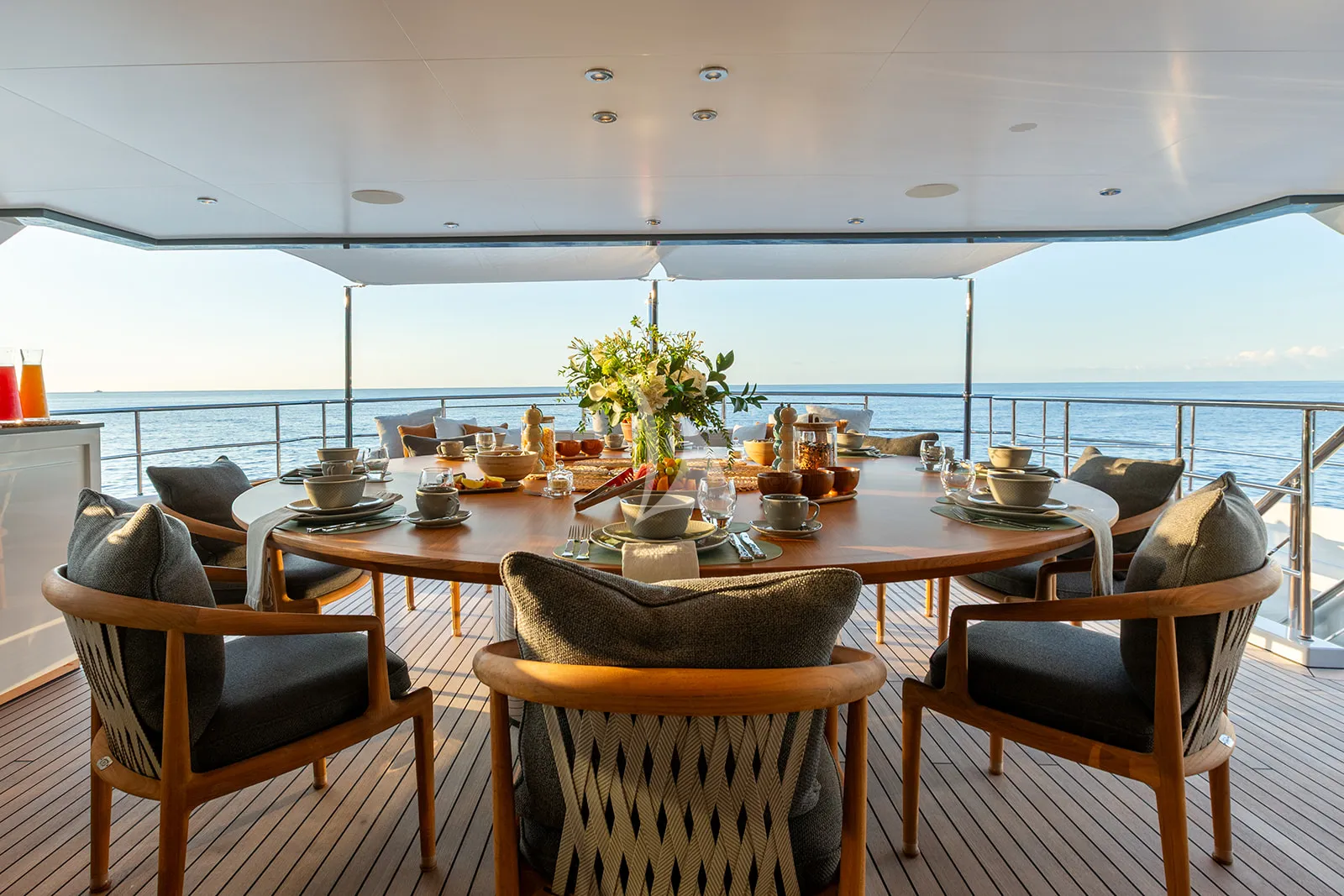 PAPER MOON Charter Yacht