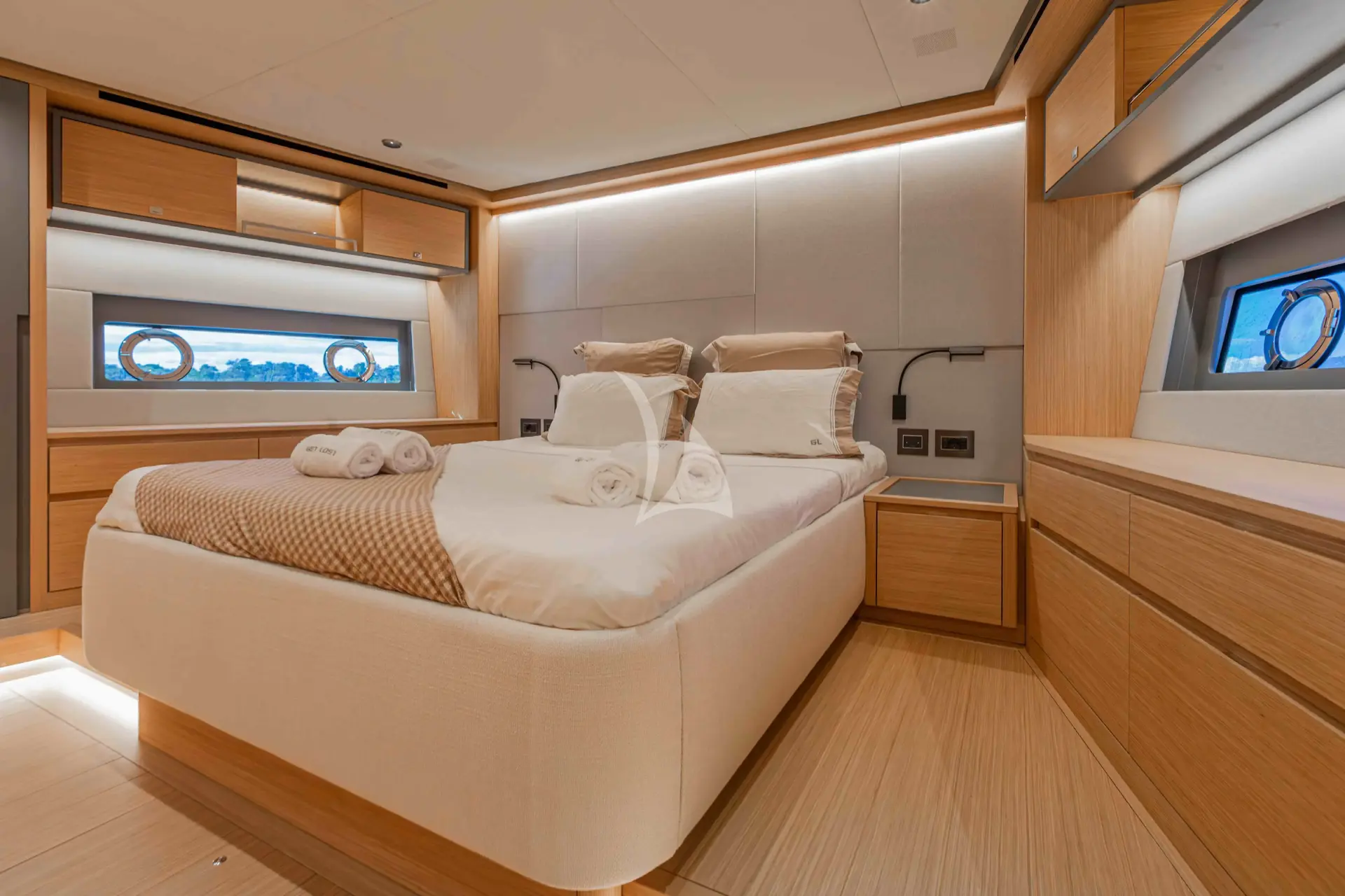GET LOST Charter Yacht