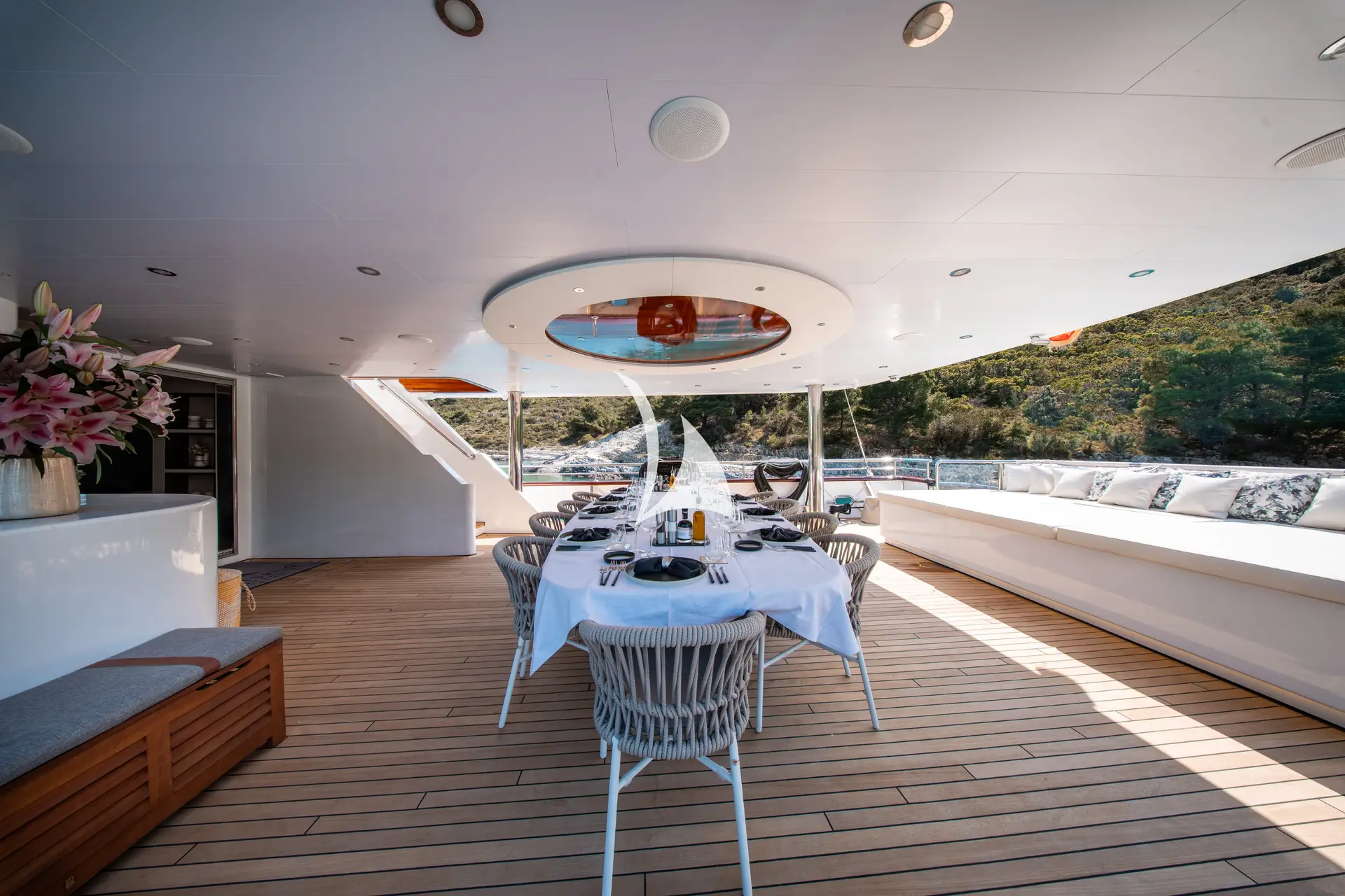 NOCTURNO Charter Yacht