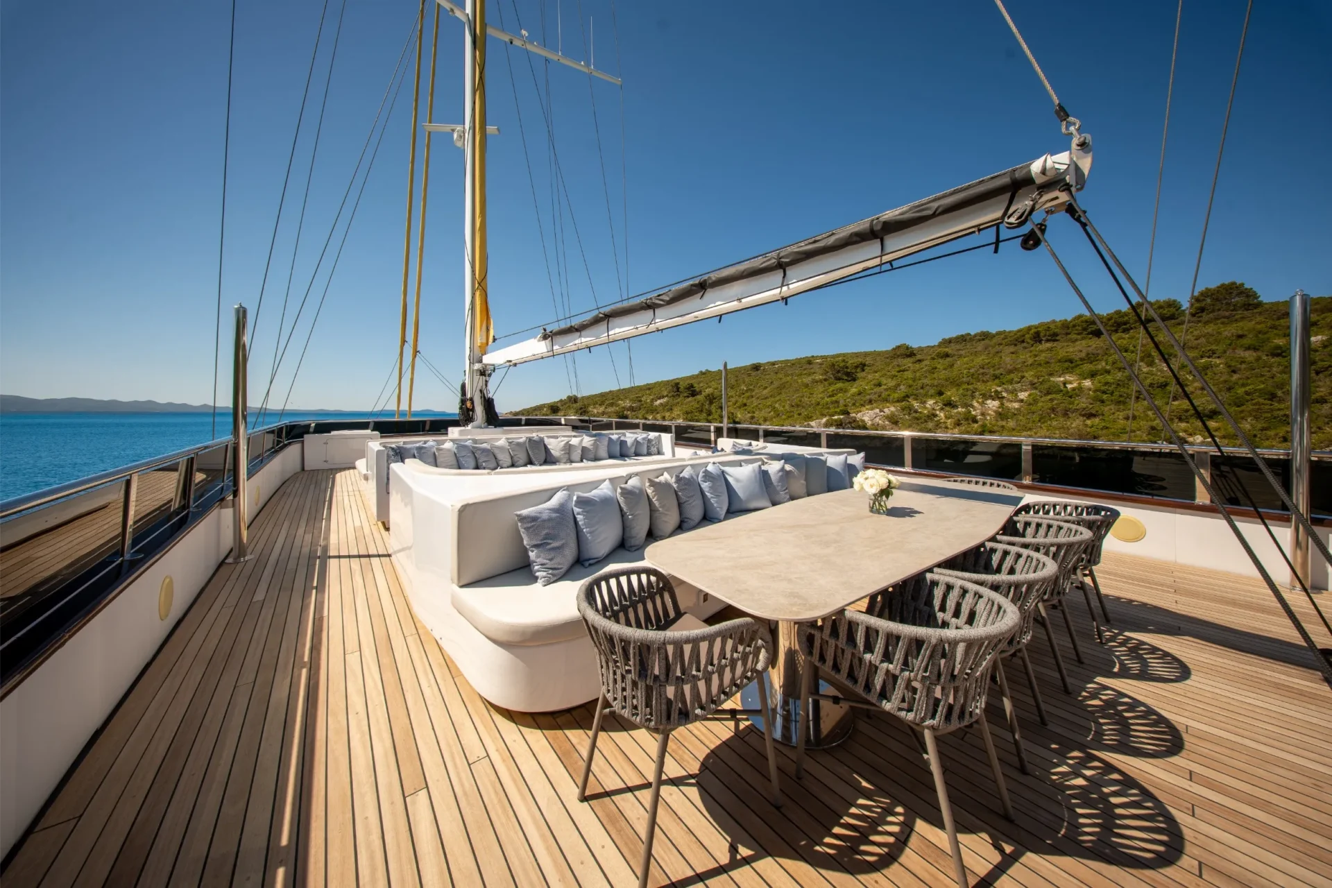 ANIMA MARIS Charter Yacht