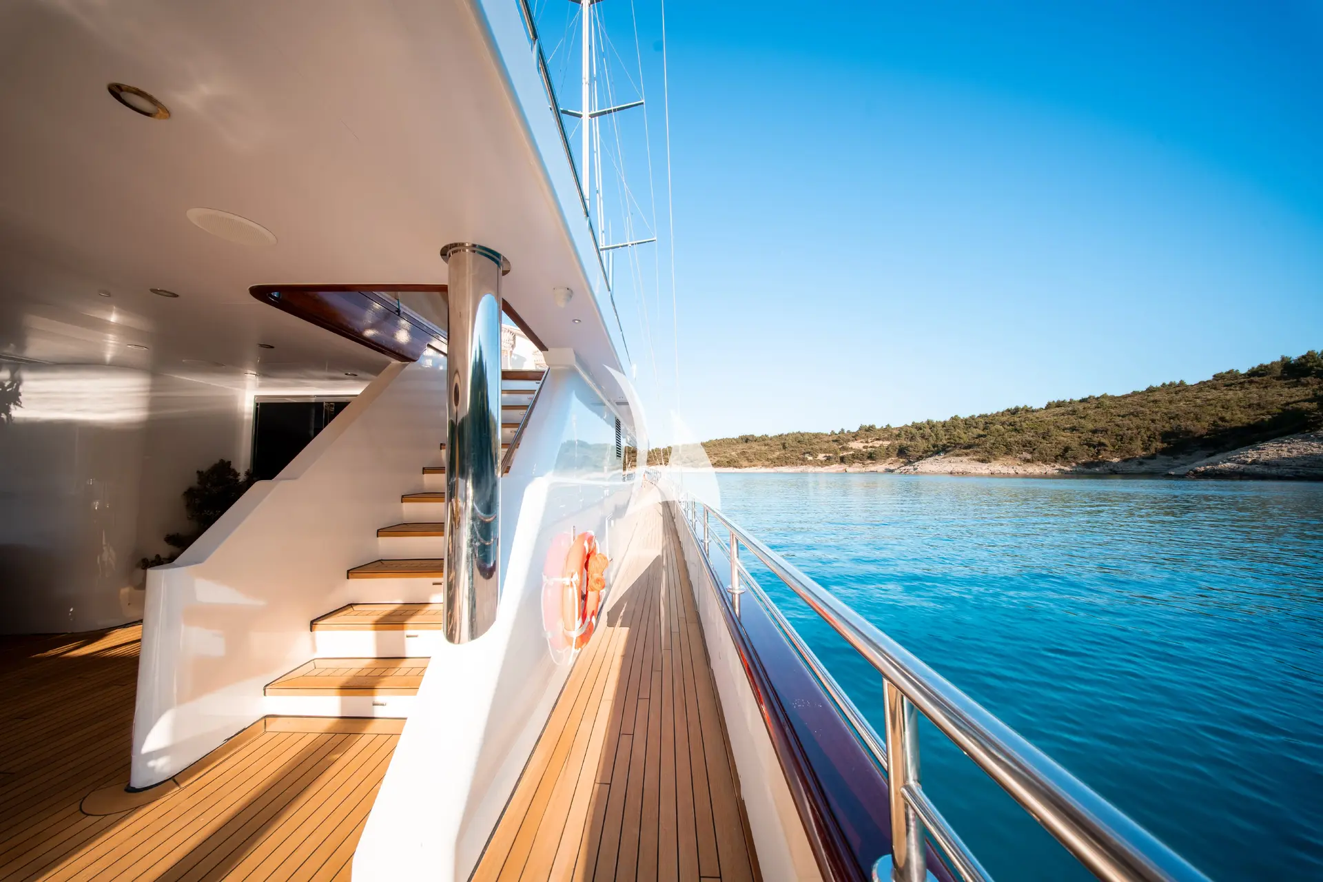 NOCTURNO Charter Yacht