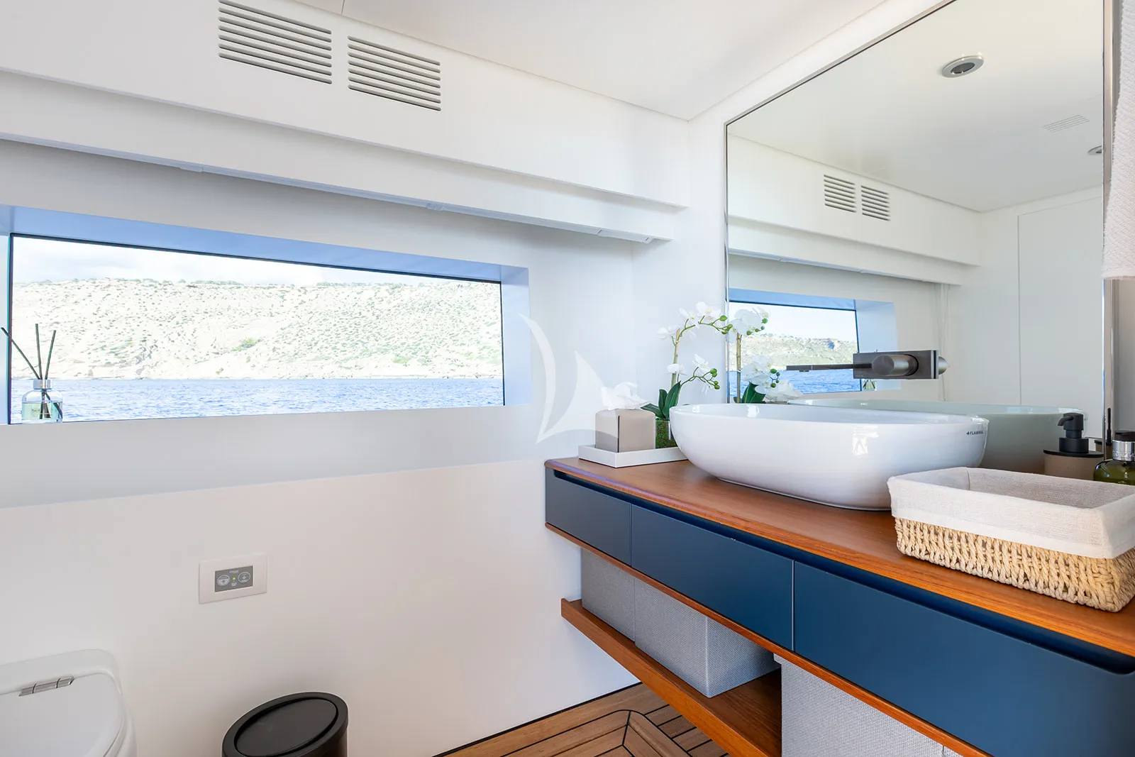 PAPER MOON Charter Yacht