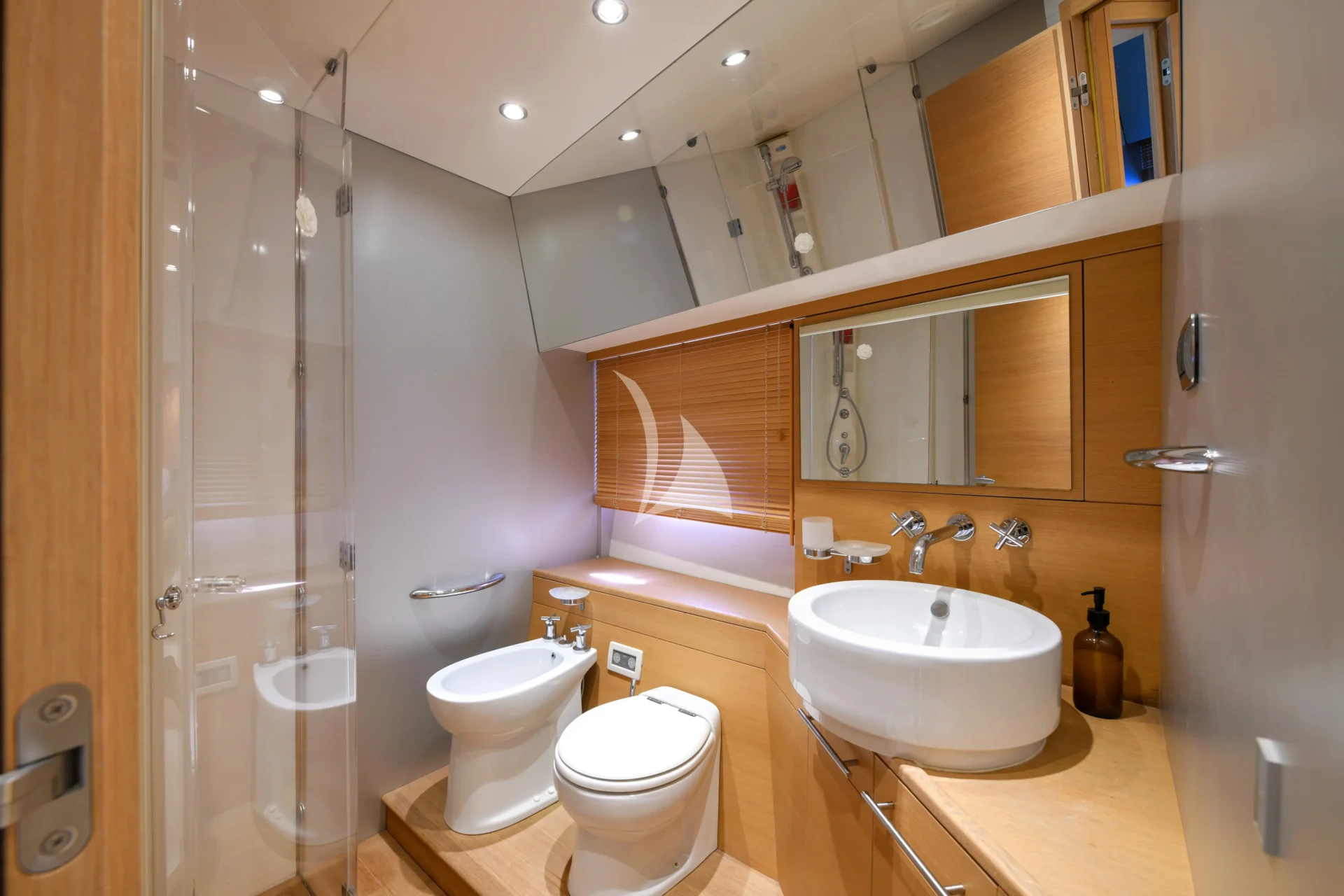 BLUEWAVE Charter Yacht