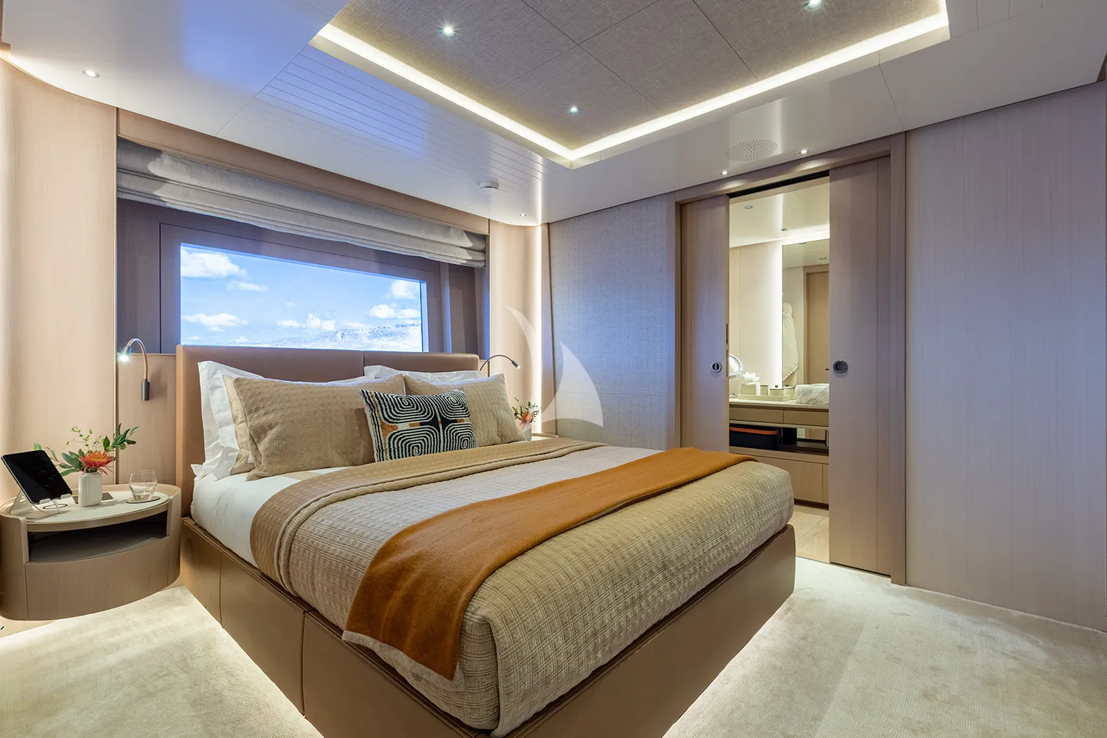 PAPER MOON Charter Yacht