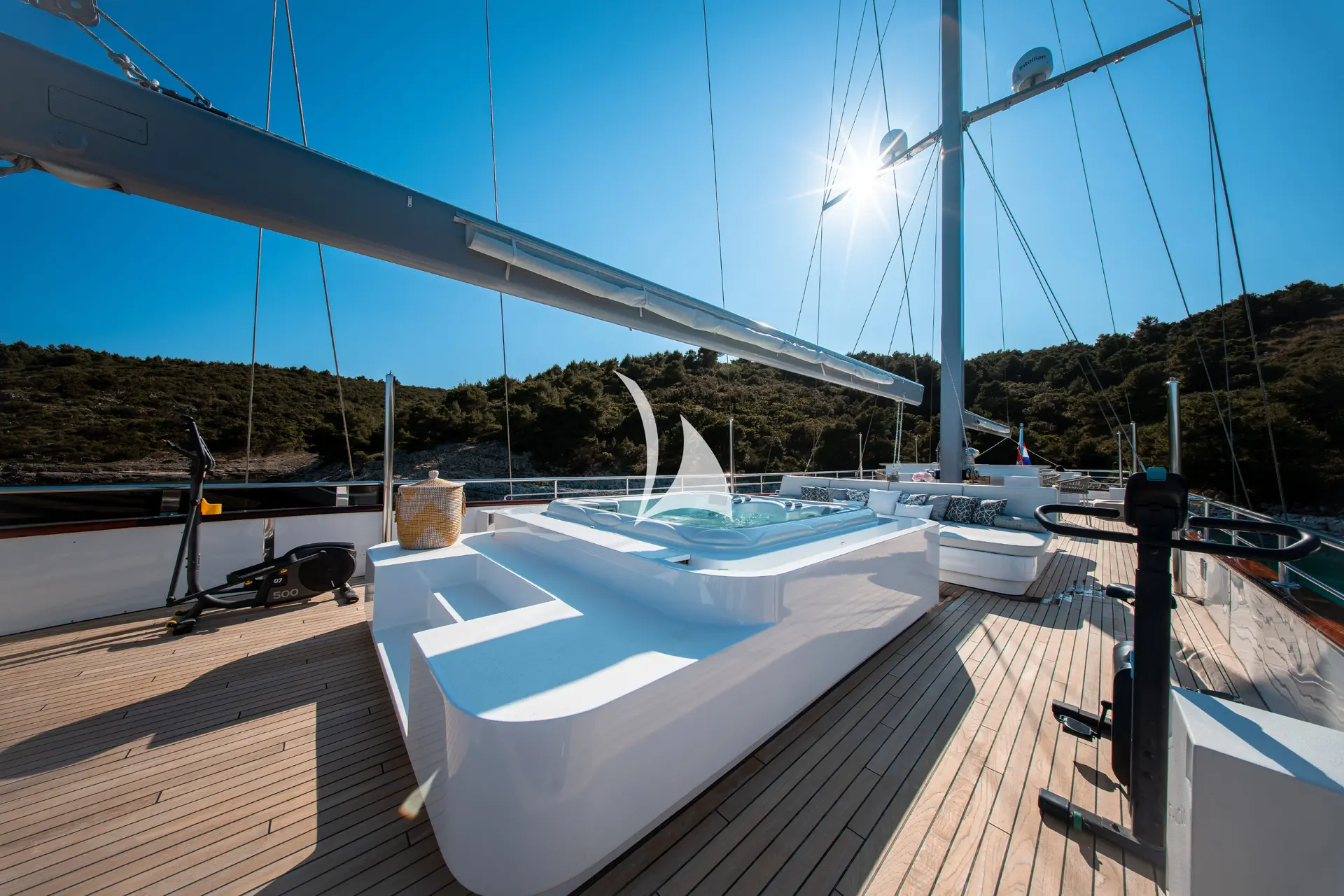NOCTURNO Charter Yacht