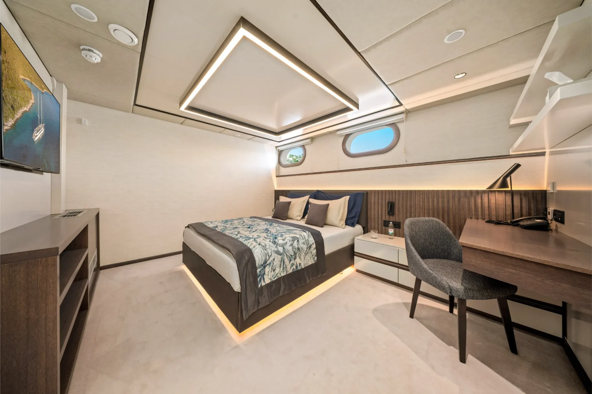 ANIMA MARIS Charter Yacht