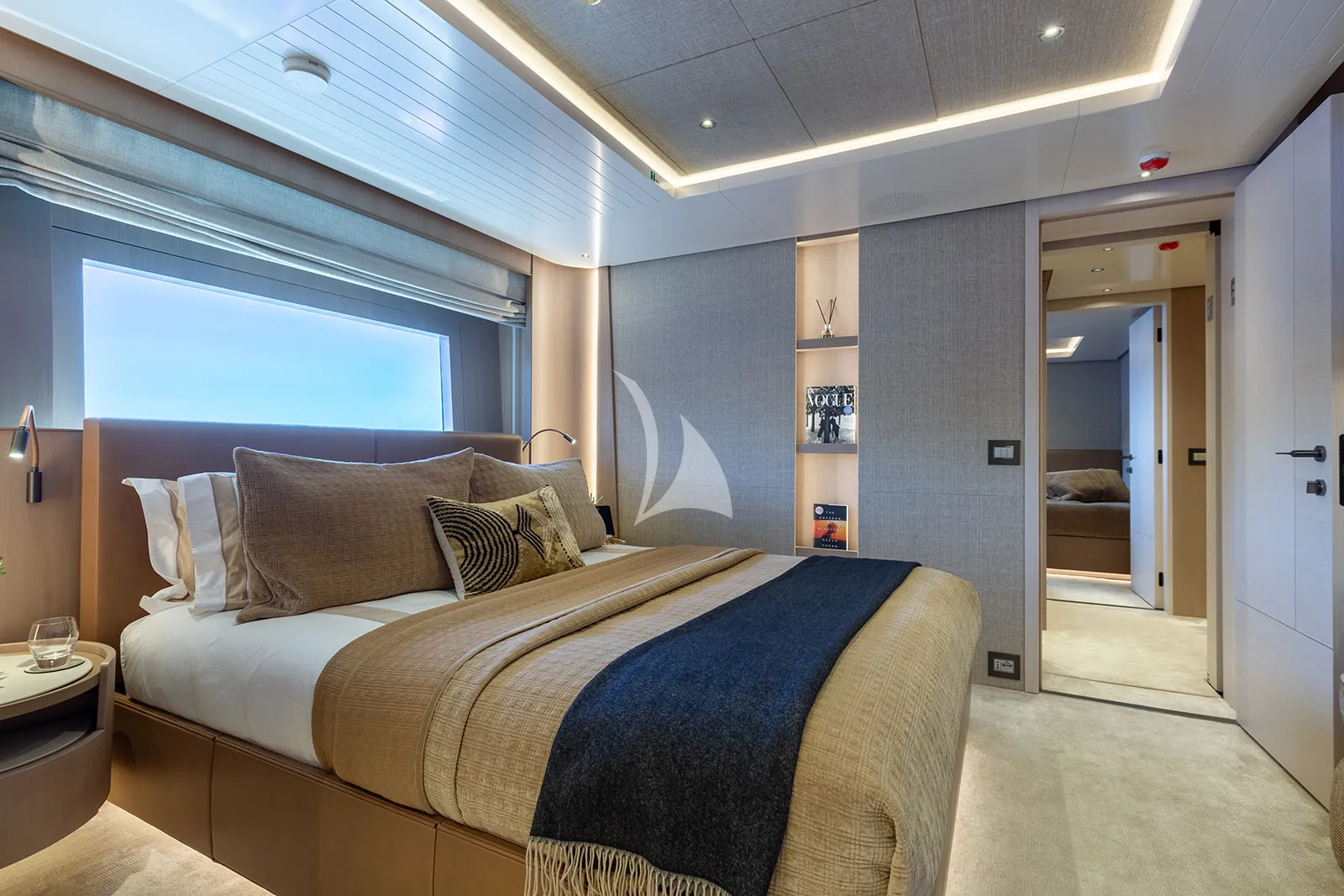 PAPER MOON Charter Yacht