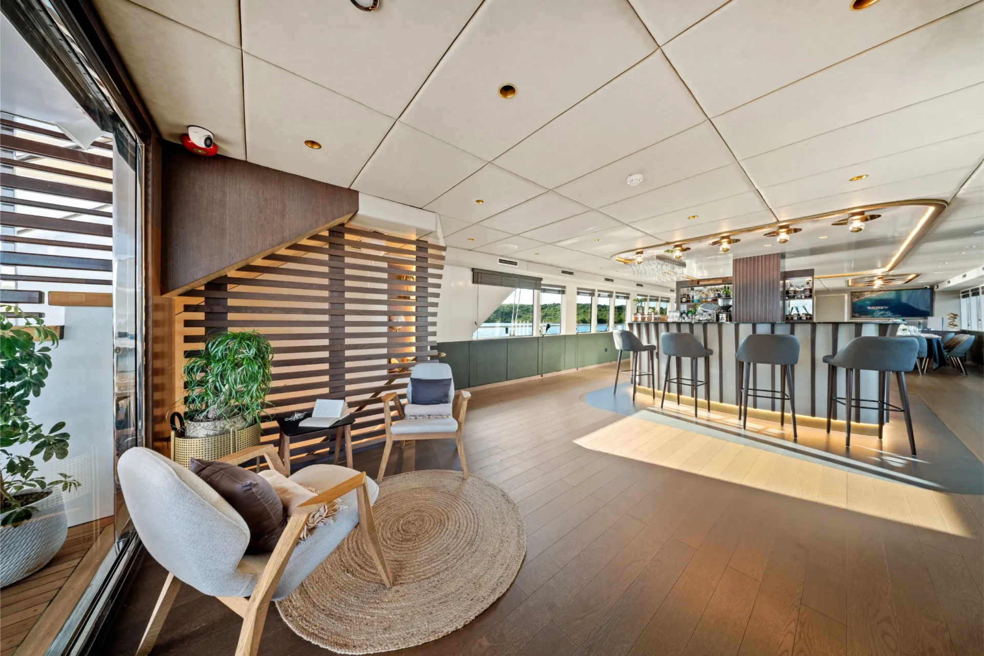 ANIMA MARIS Charter Yacht
