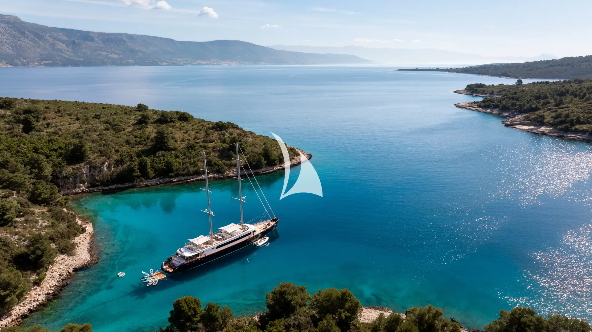 NOCTURNO Charter Yacht