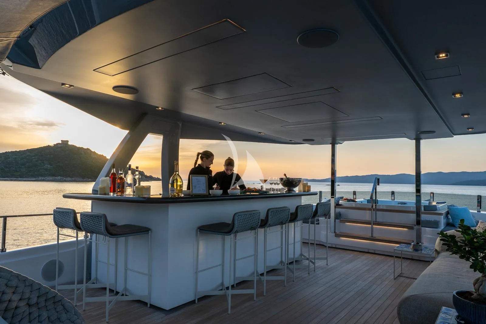 BIZMAN Charter Yacht