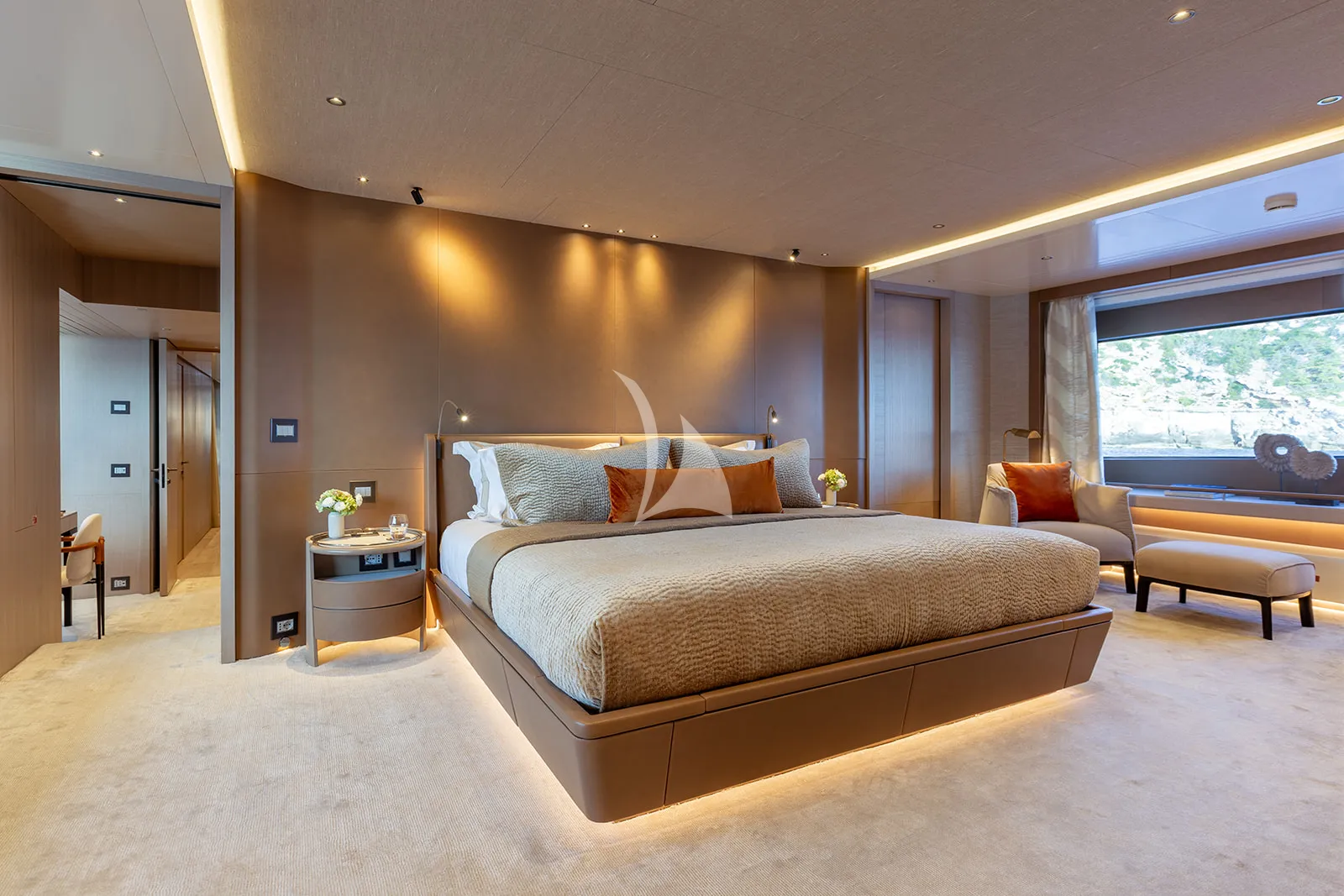 PAPER MOON Charter Yacht