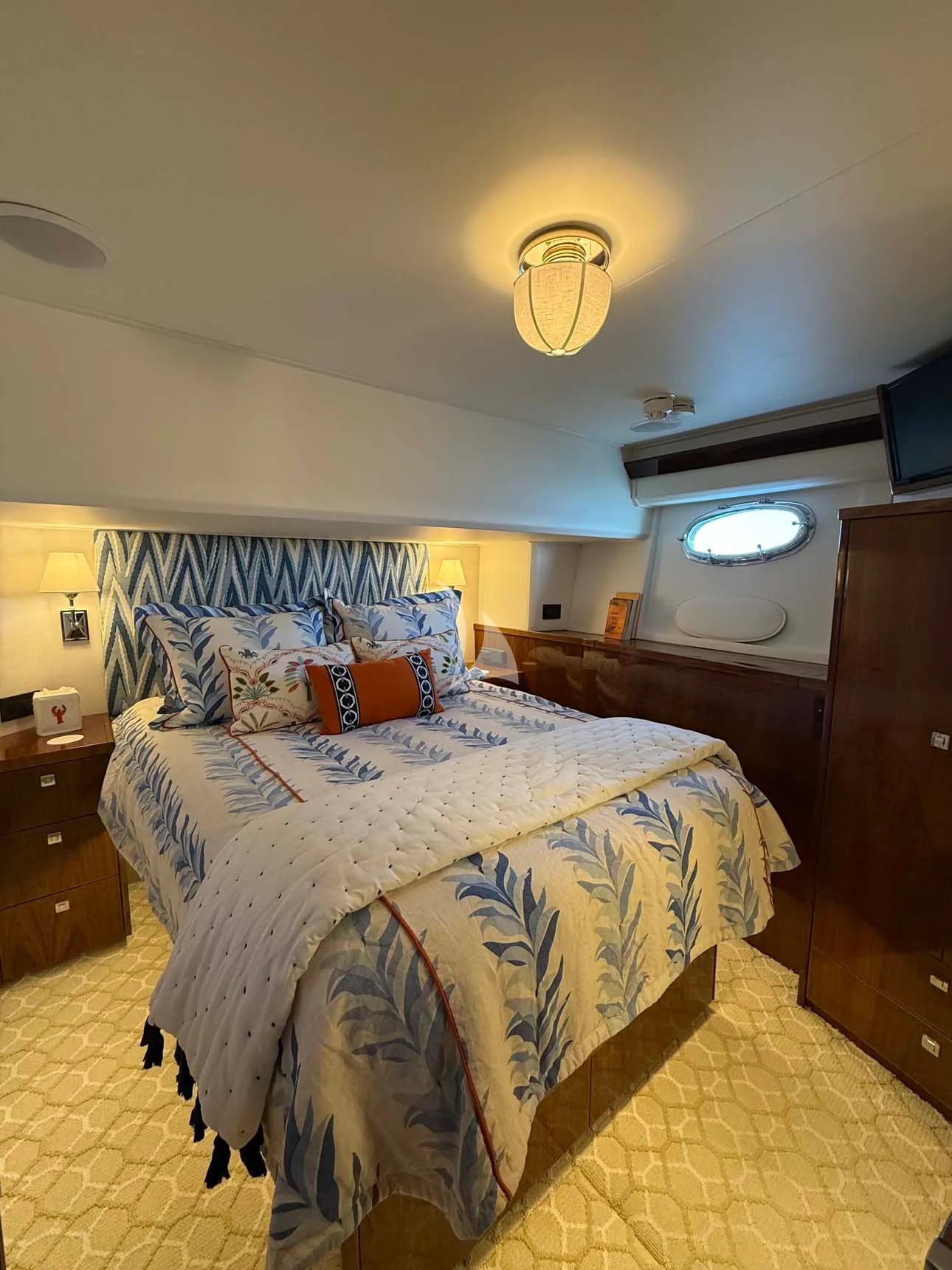 SOUTHERN SKY Charter Yacht