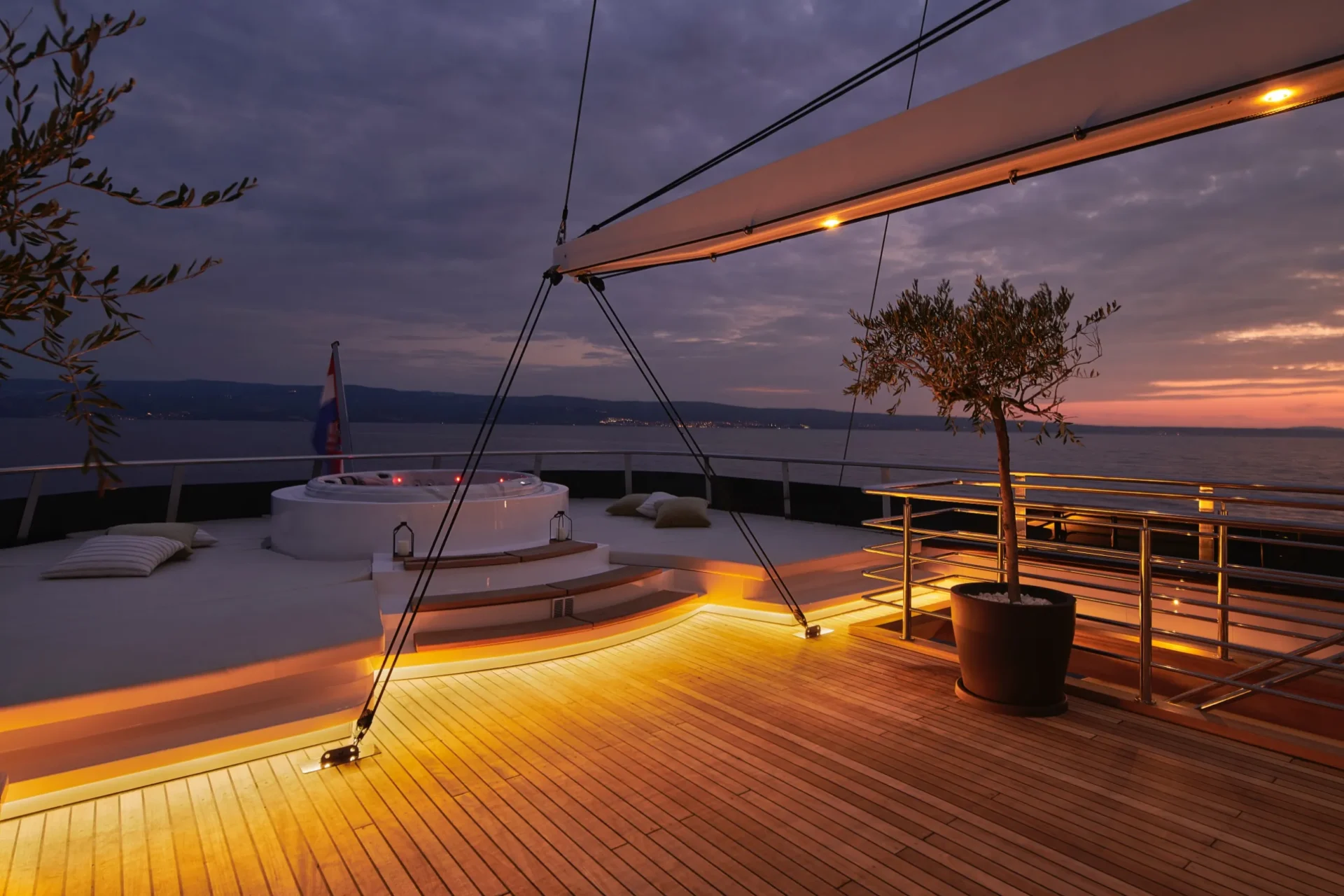 ANIMA MARIS Charter Yacht