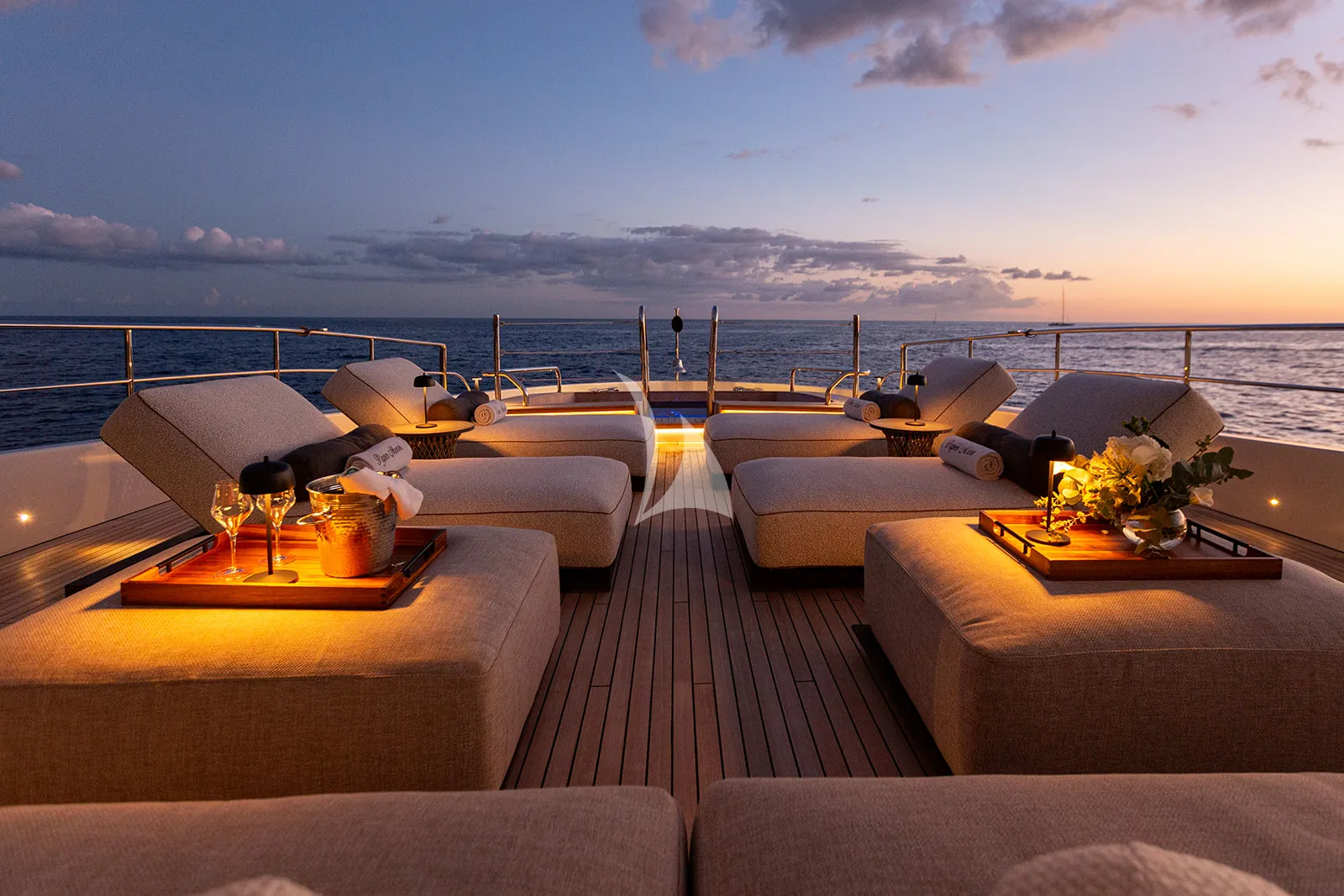 PAPER MOON Charter Yacht