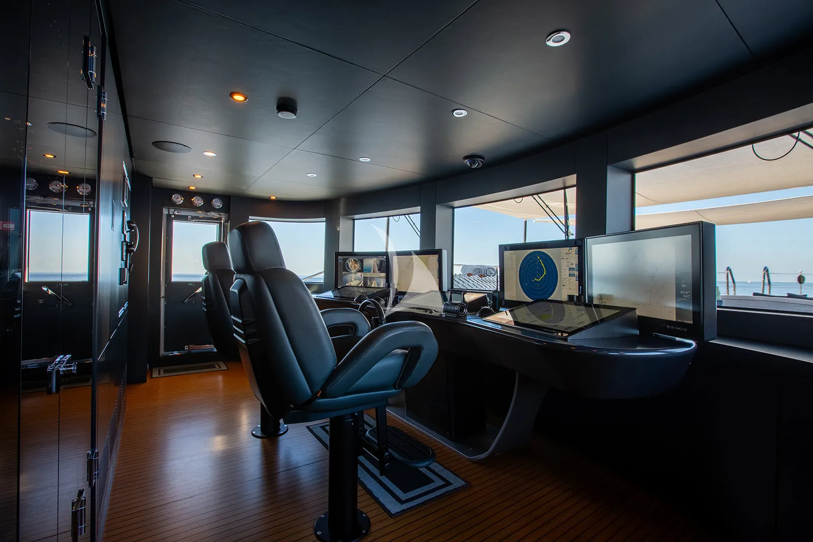 PAPER MOON Charter Yacht