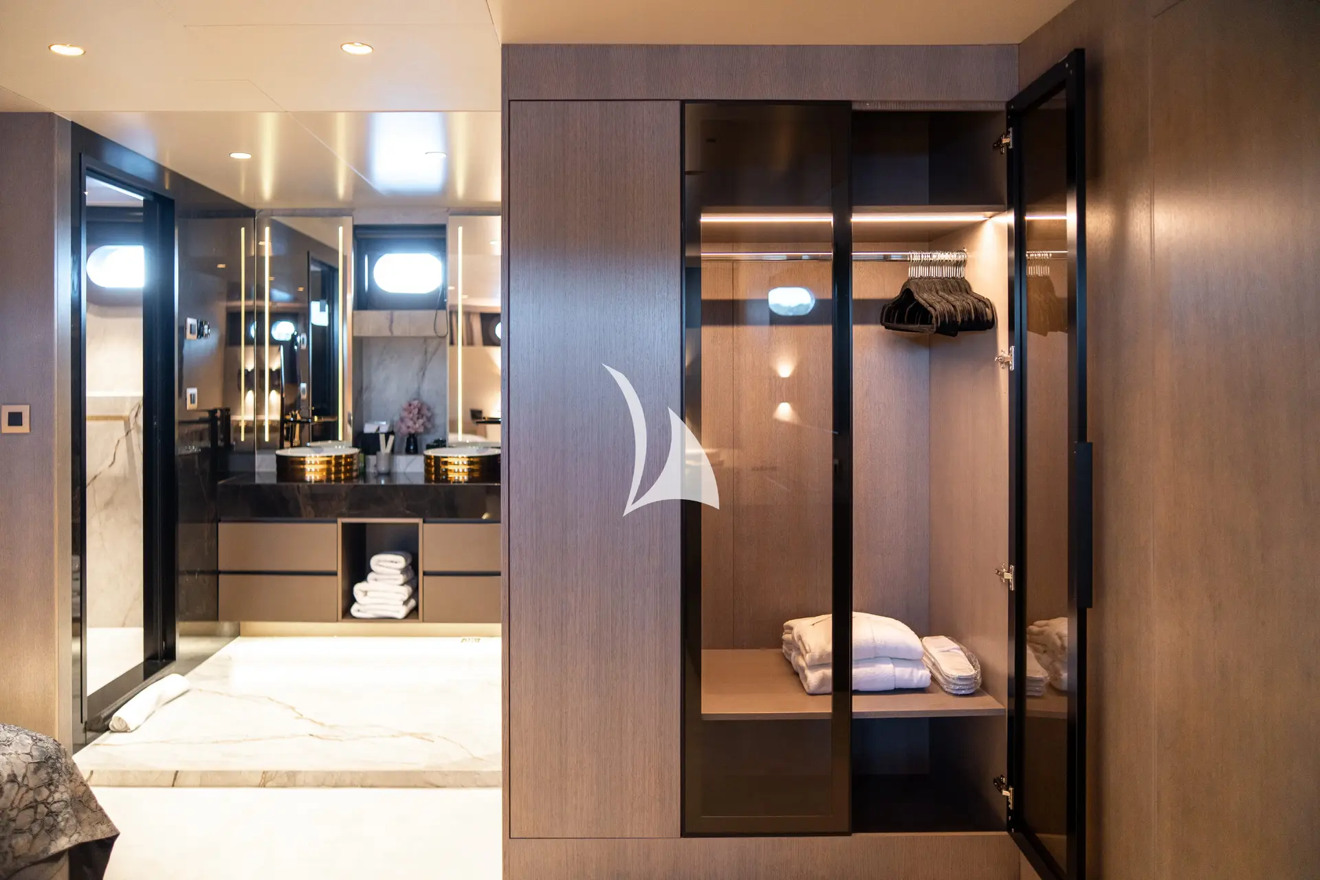 NOCTURNO Charter Yacht