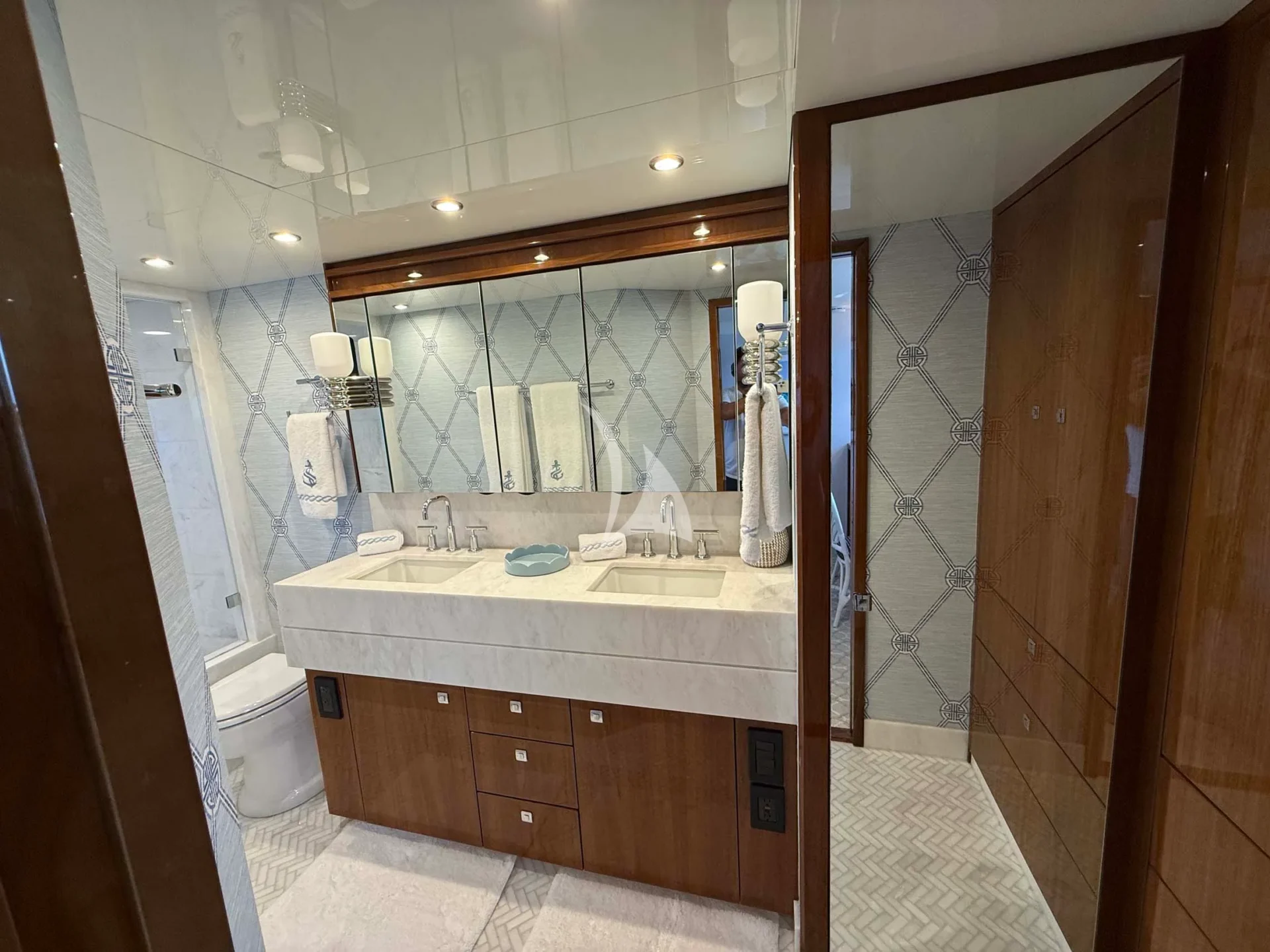 SOUTHERN SKY Charter Yacht