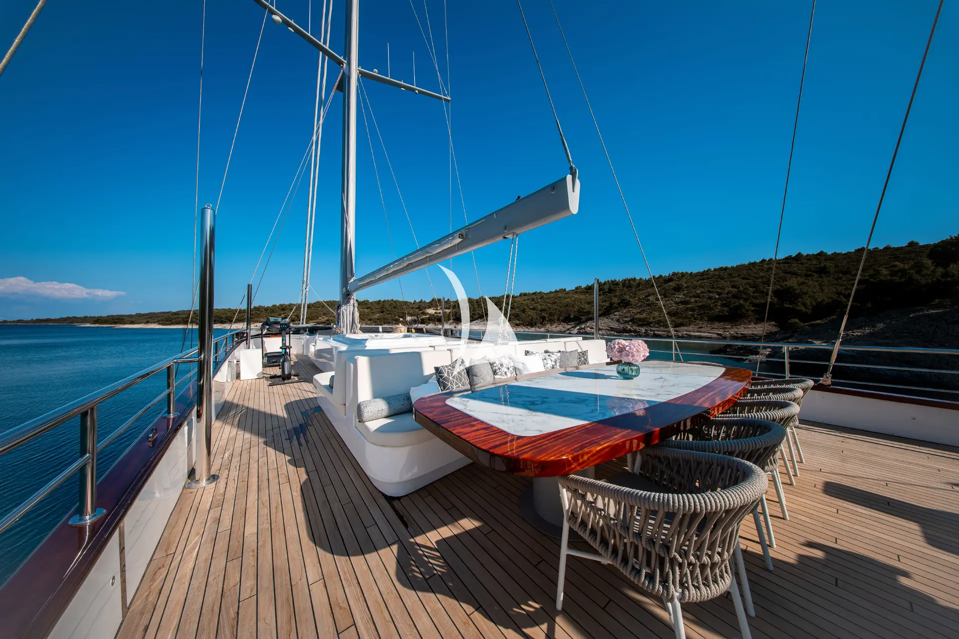 NOCTURNO Charter Yacht
