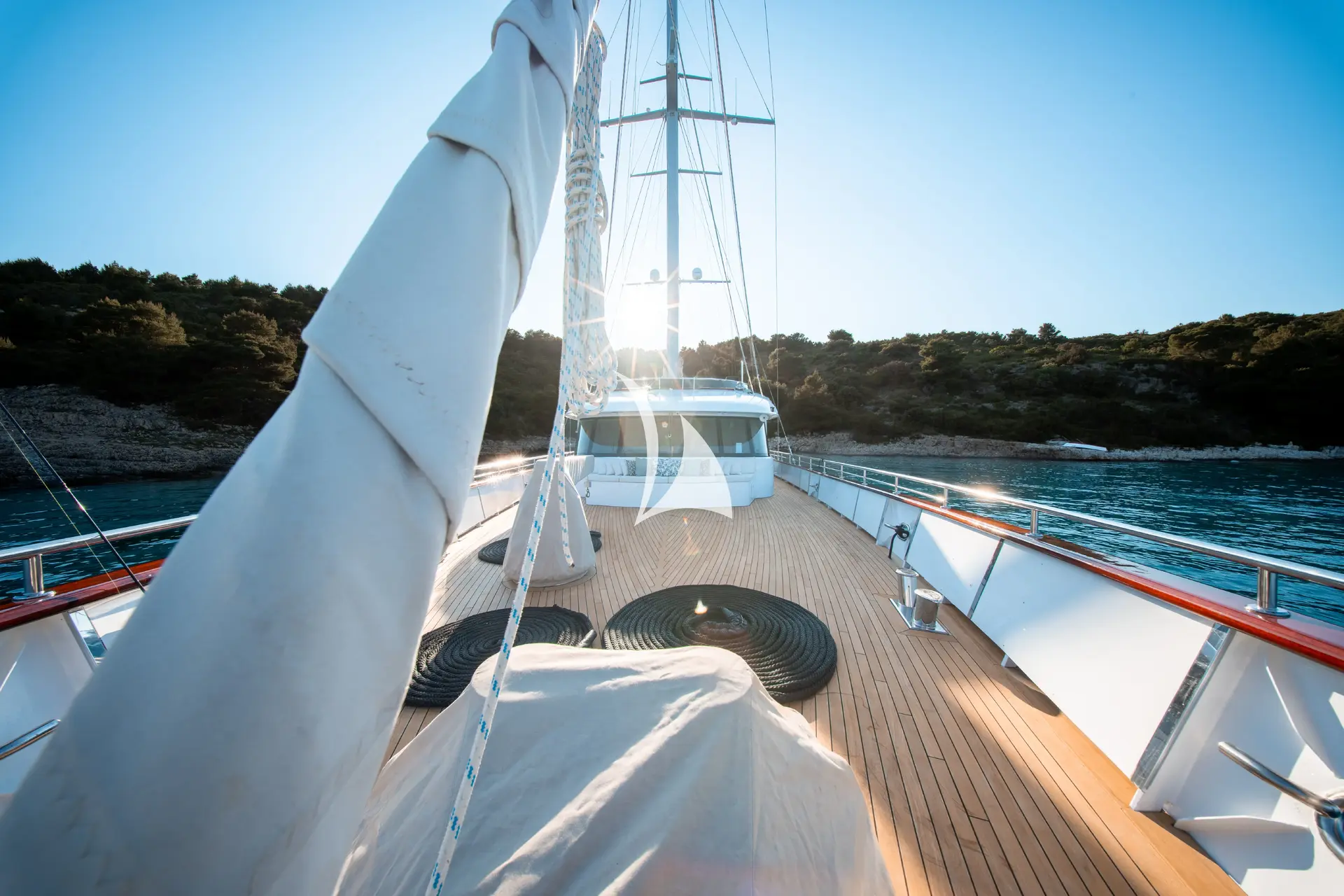 NOCTURNO Charter Yacht