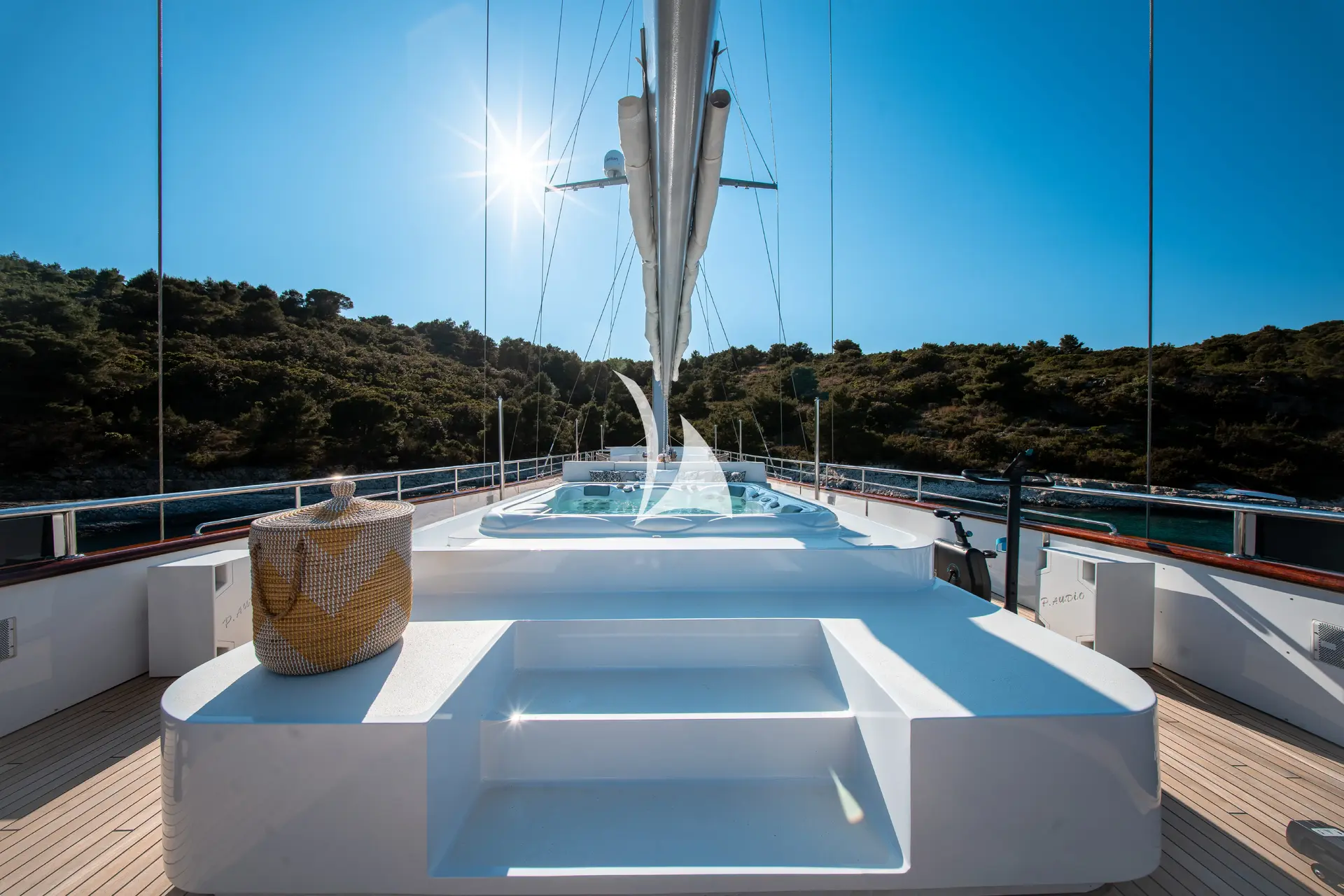 NOCTURNO Charter Yacht